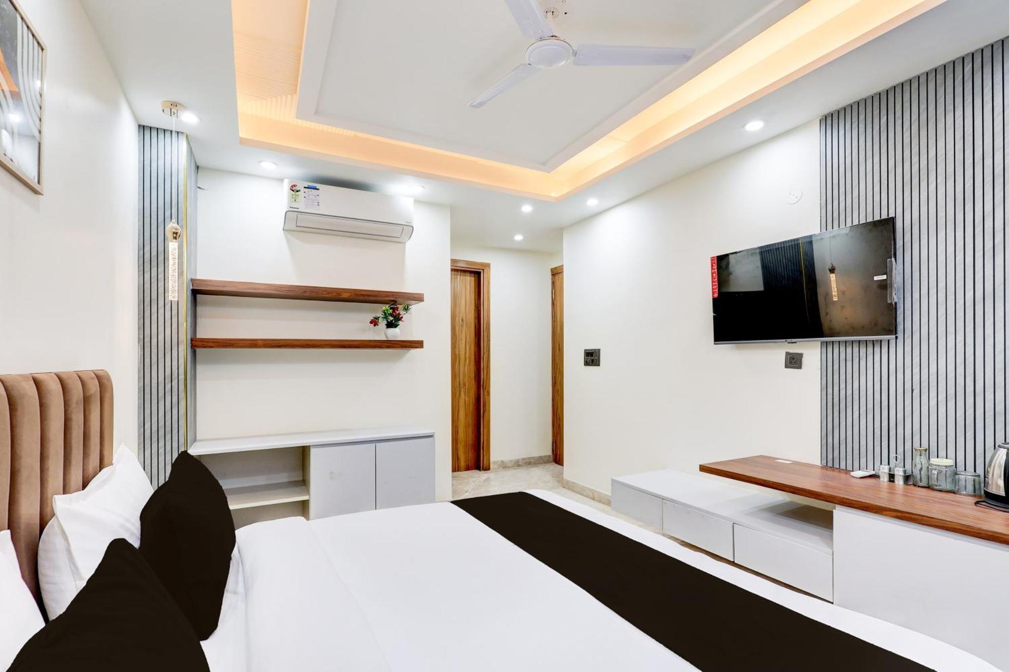 Super O Sector 43 Hotel *