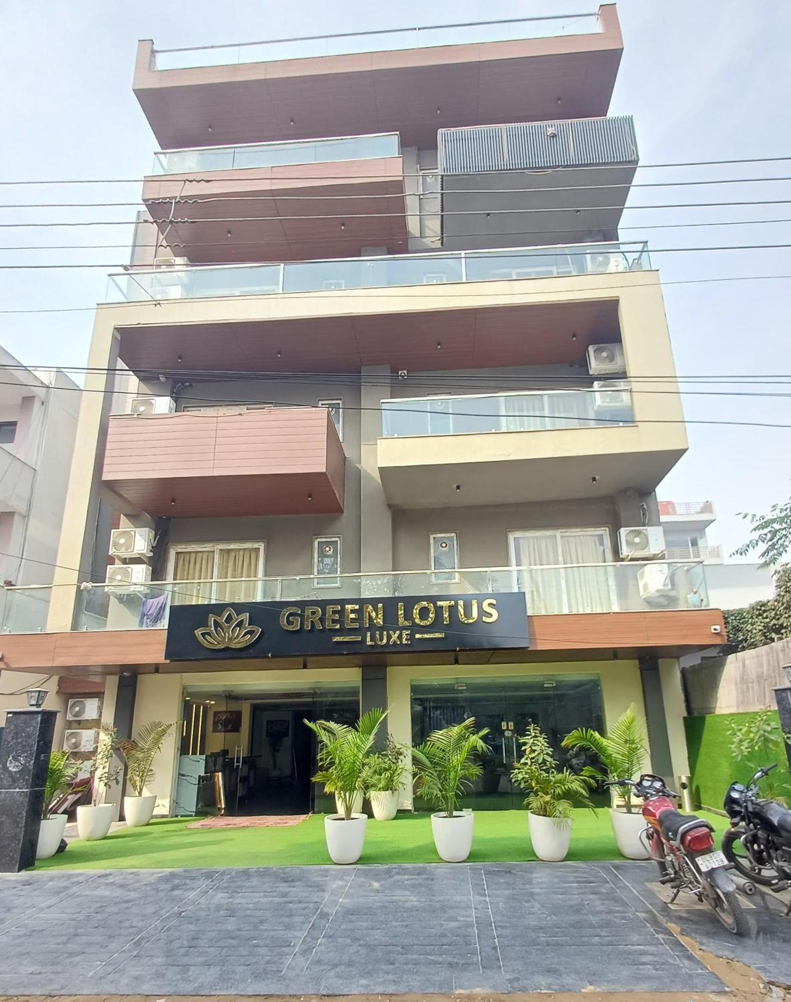 Lotus Luxe 3*