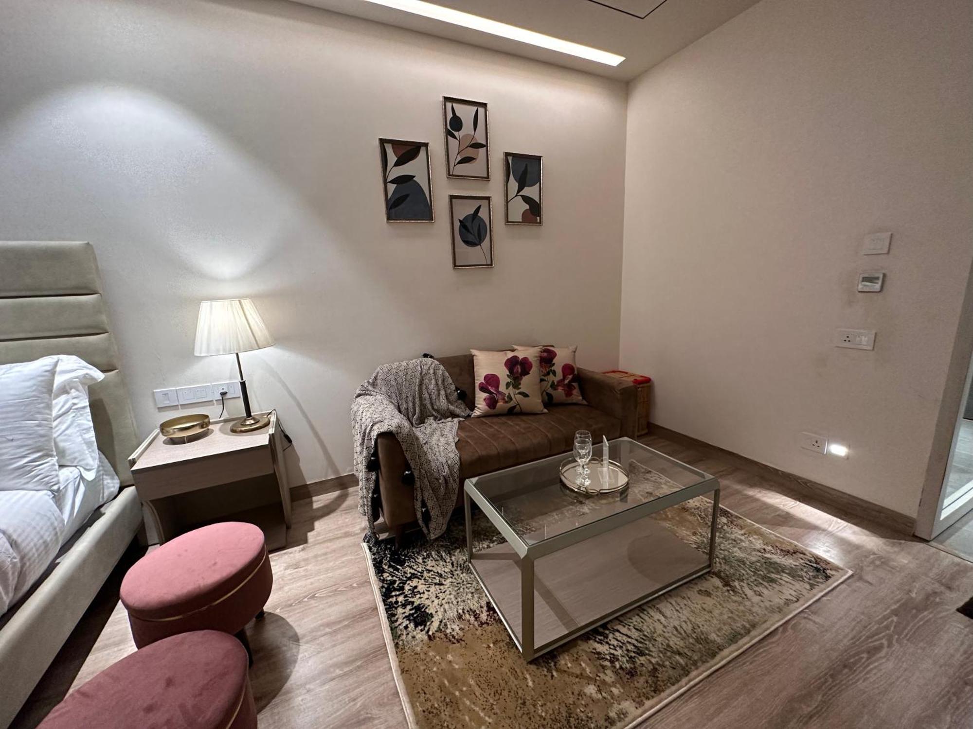 Apartment Luxury Service - Aipl Joystreet