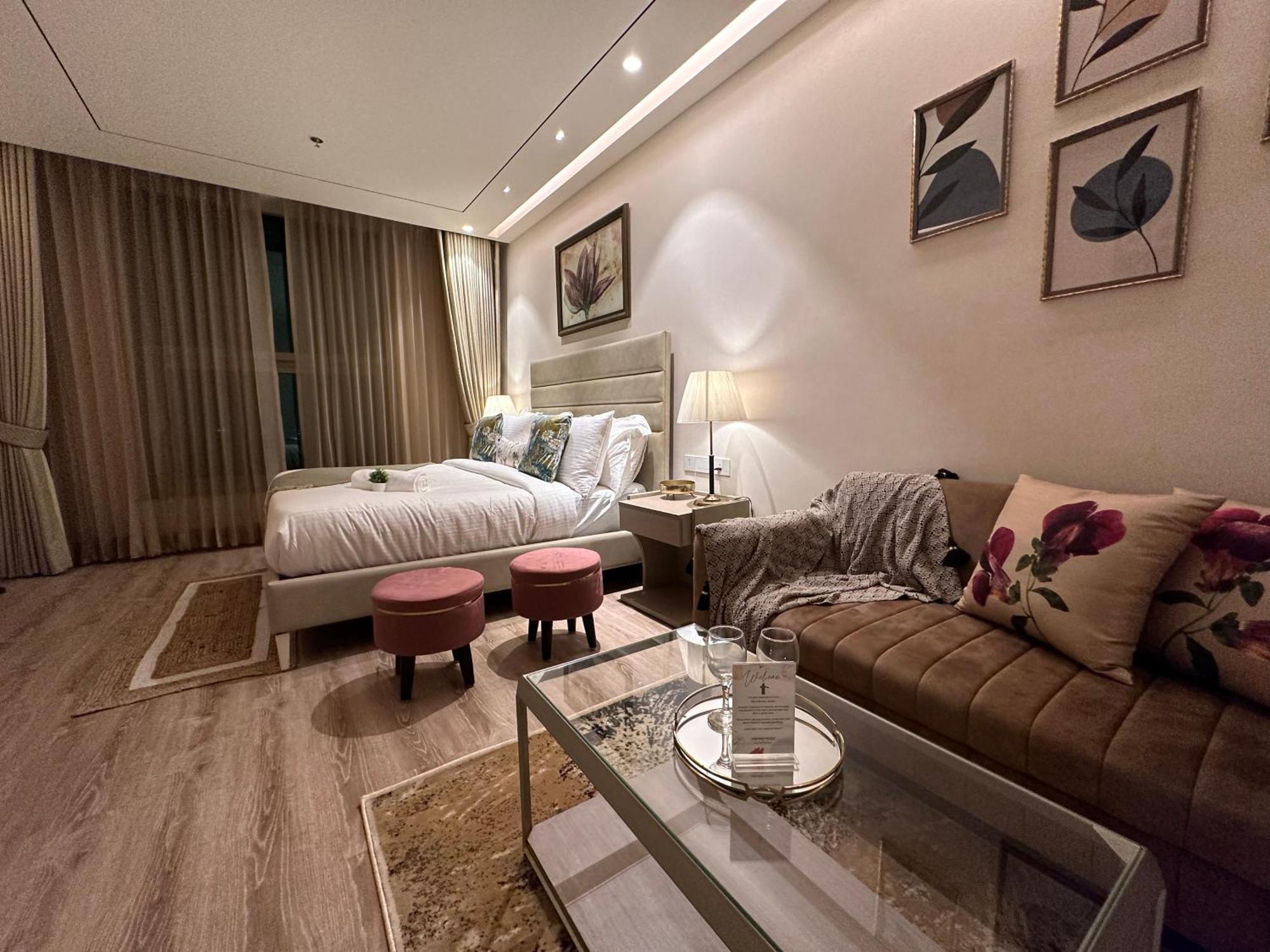 Luxury Service - Aipl Joystreet Apartment *