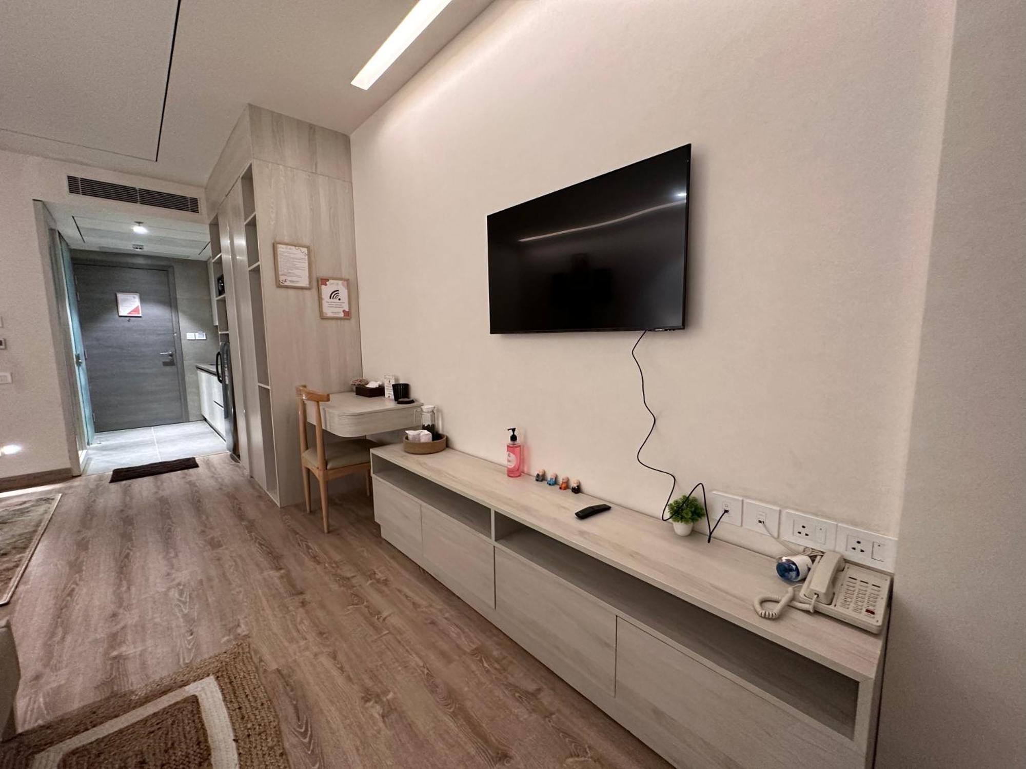 Apartment Luxury Service - Aipl Joystreet Gurgaon