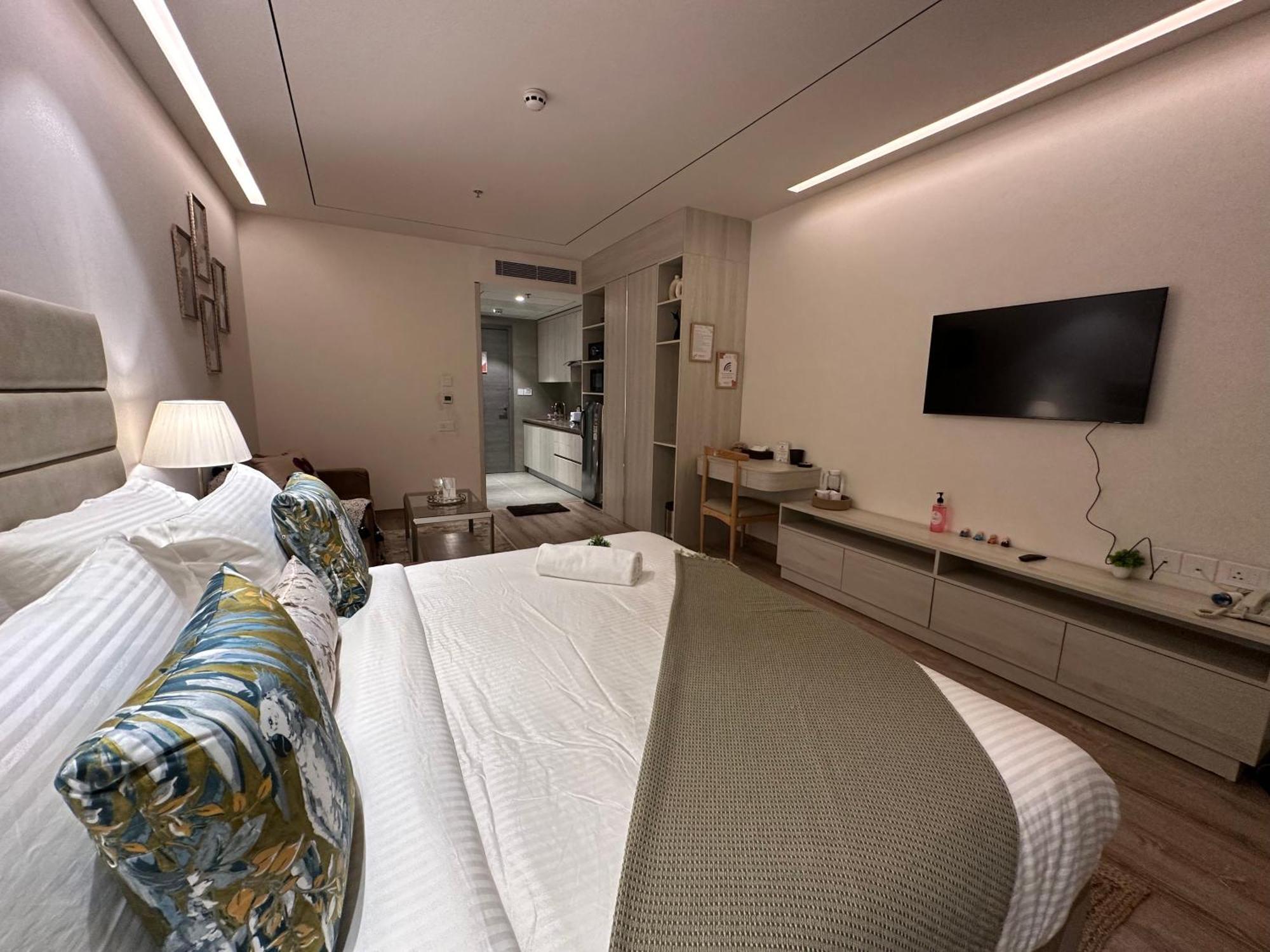 Luxury Service - Aipl Joystreet