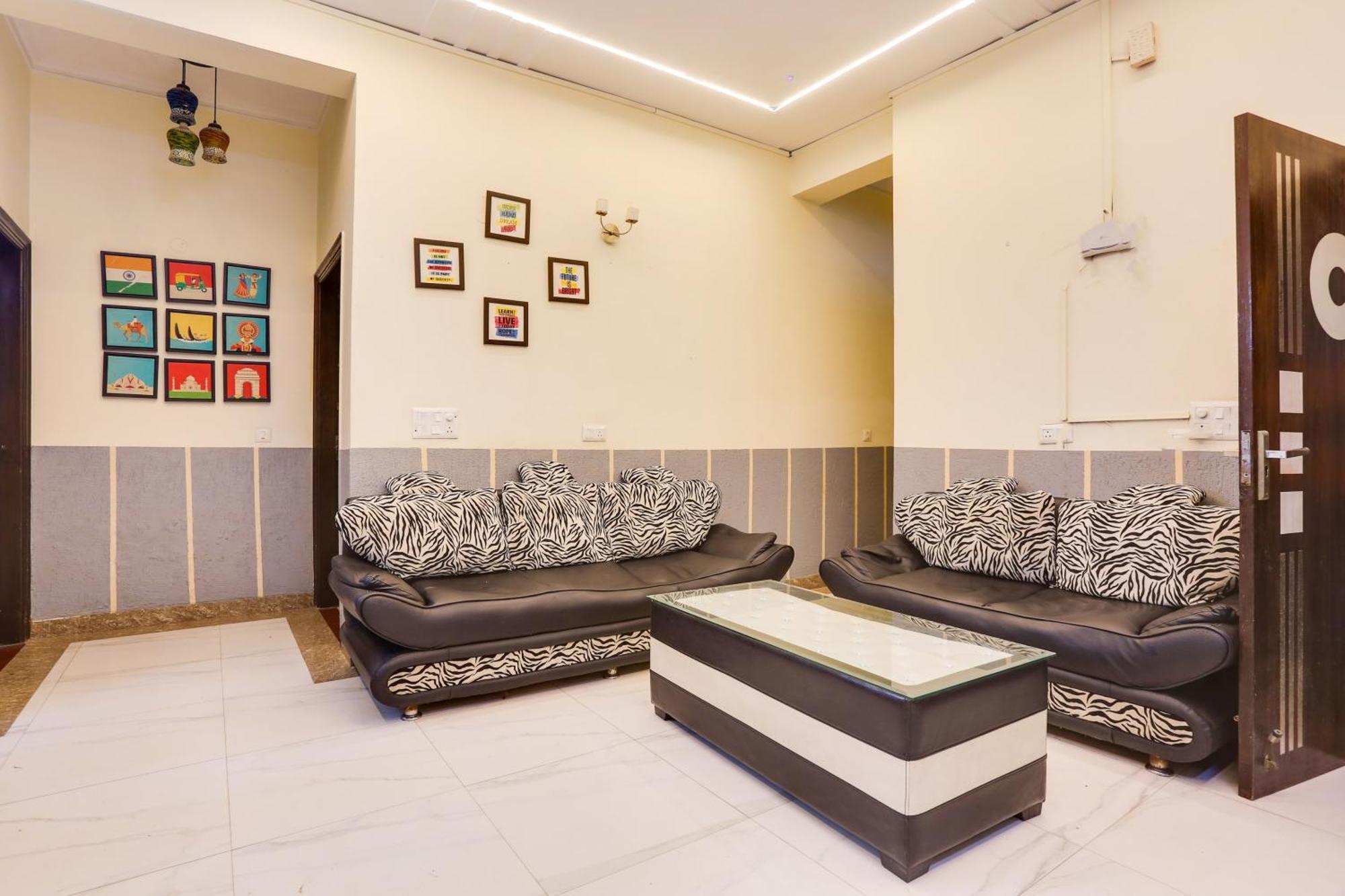 Hotel Super Collection O Sector 45 Near Huda Metro Station 4*