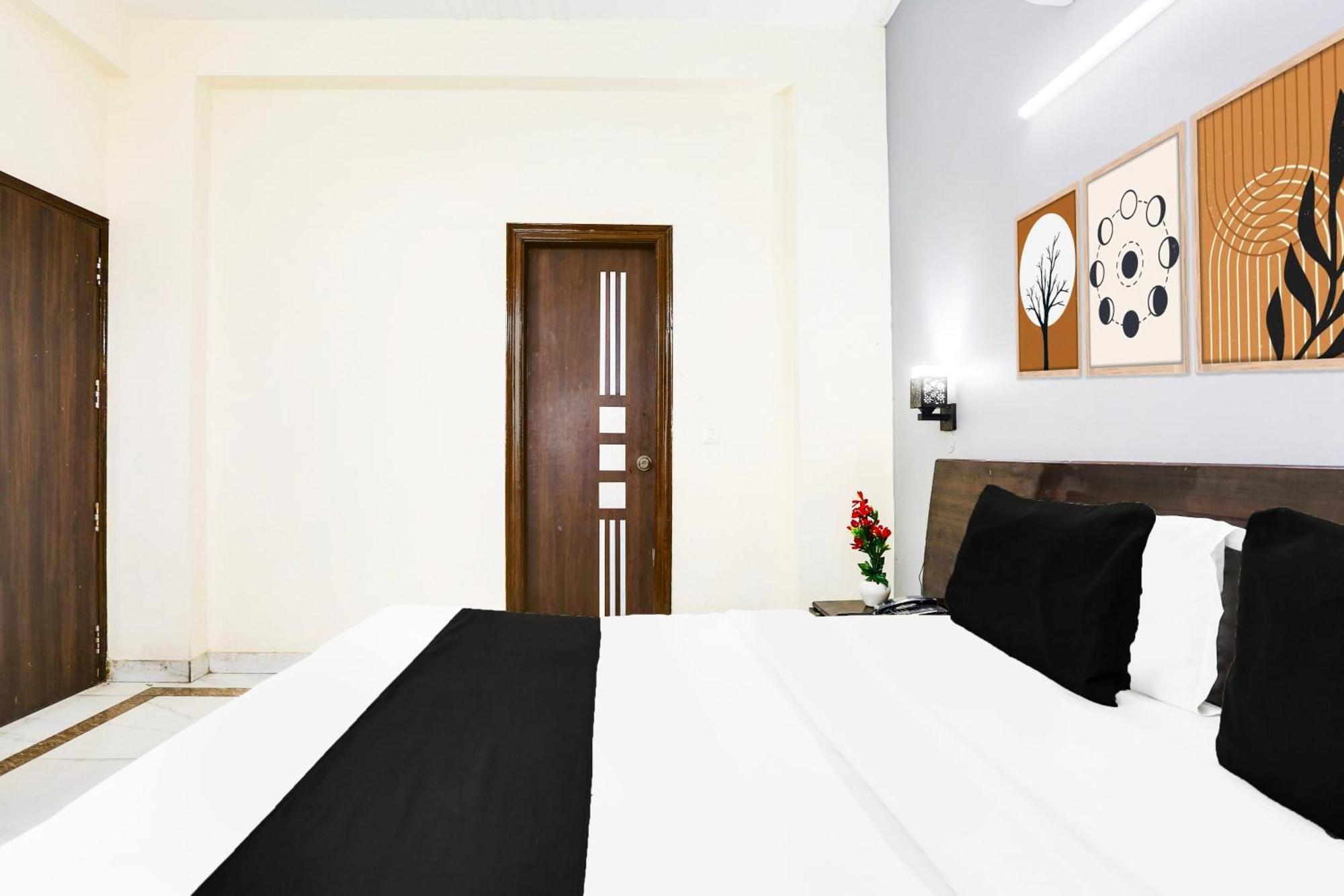 Hotel Super Collection O Sector 45 Near Huda Metro Station Gurgaon