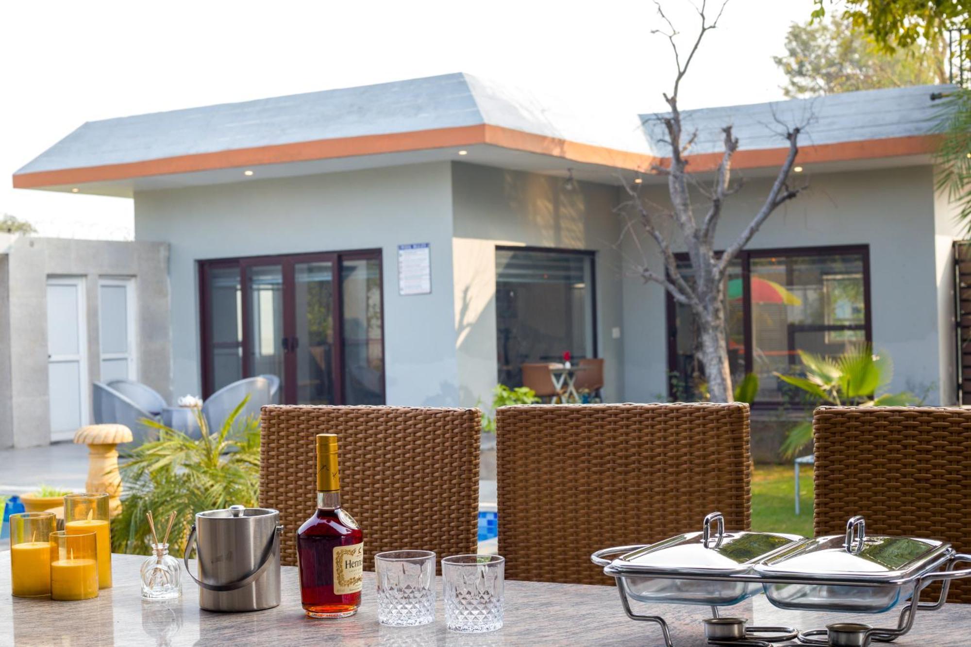 Elivaas Aarul 4 Bhk With Pvt Pool, Gazebo & Game Zone