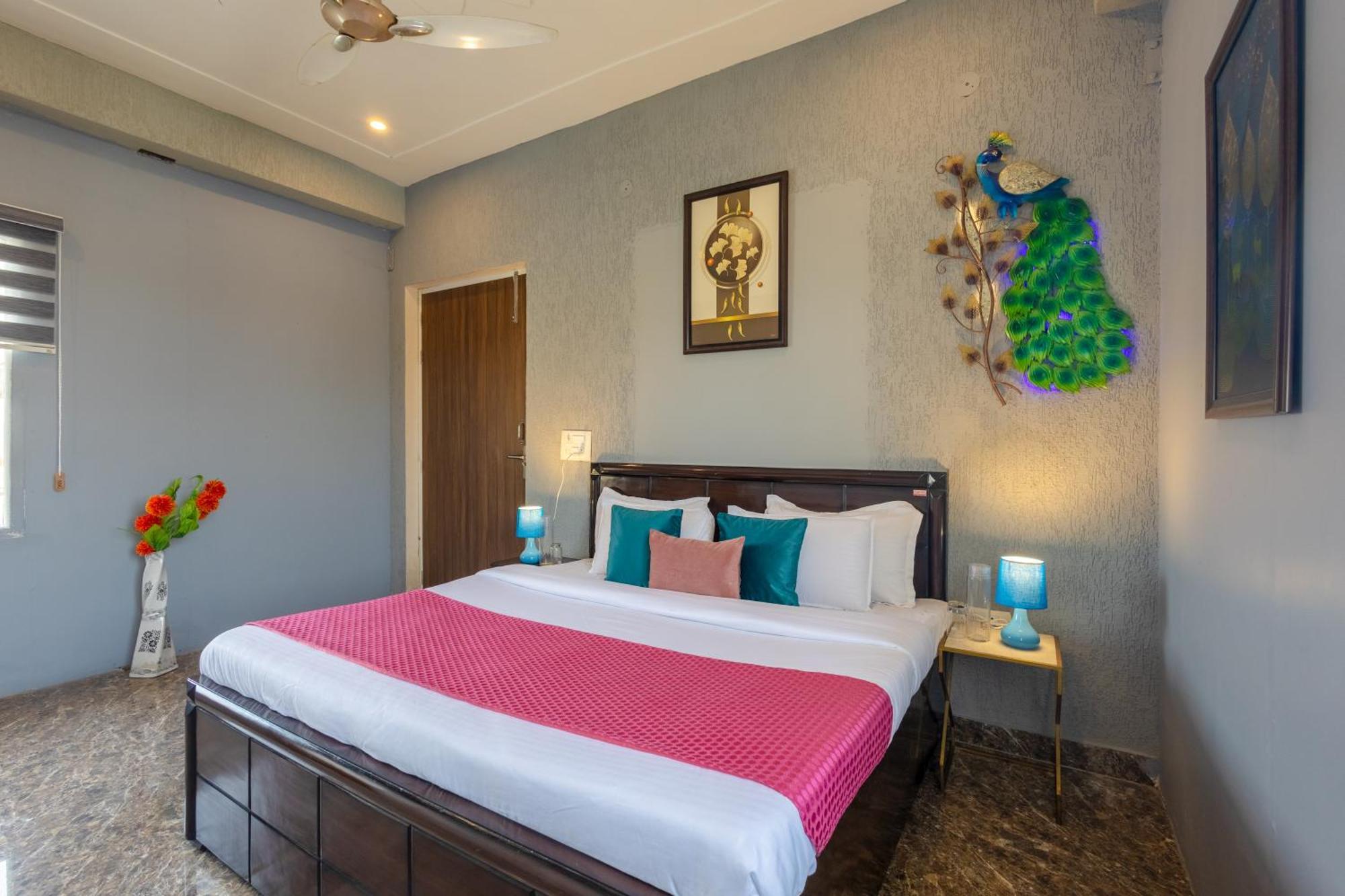 Elivaas Aarul 4 Bhk With Pvt Pool, Gazebo & Game Zone * Gurgaon