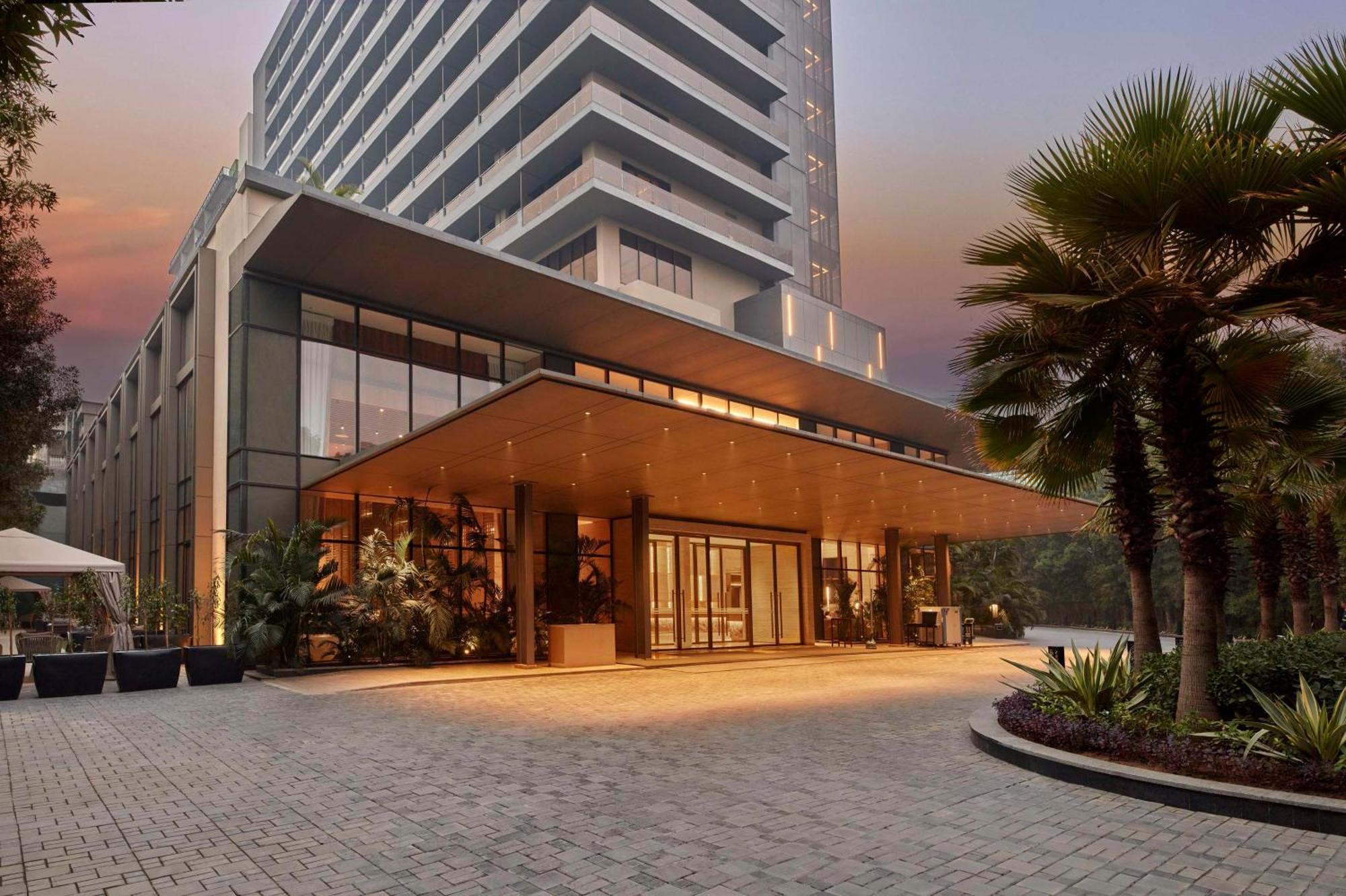 Hilton Gurugram Baani Centre Hotel 5*