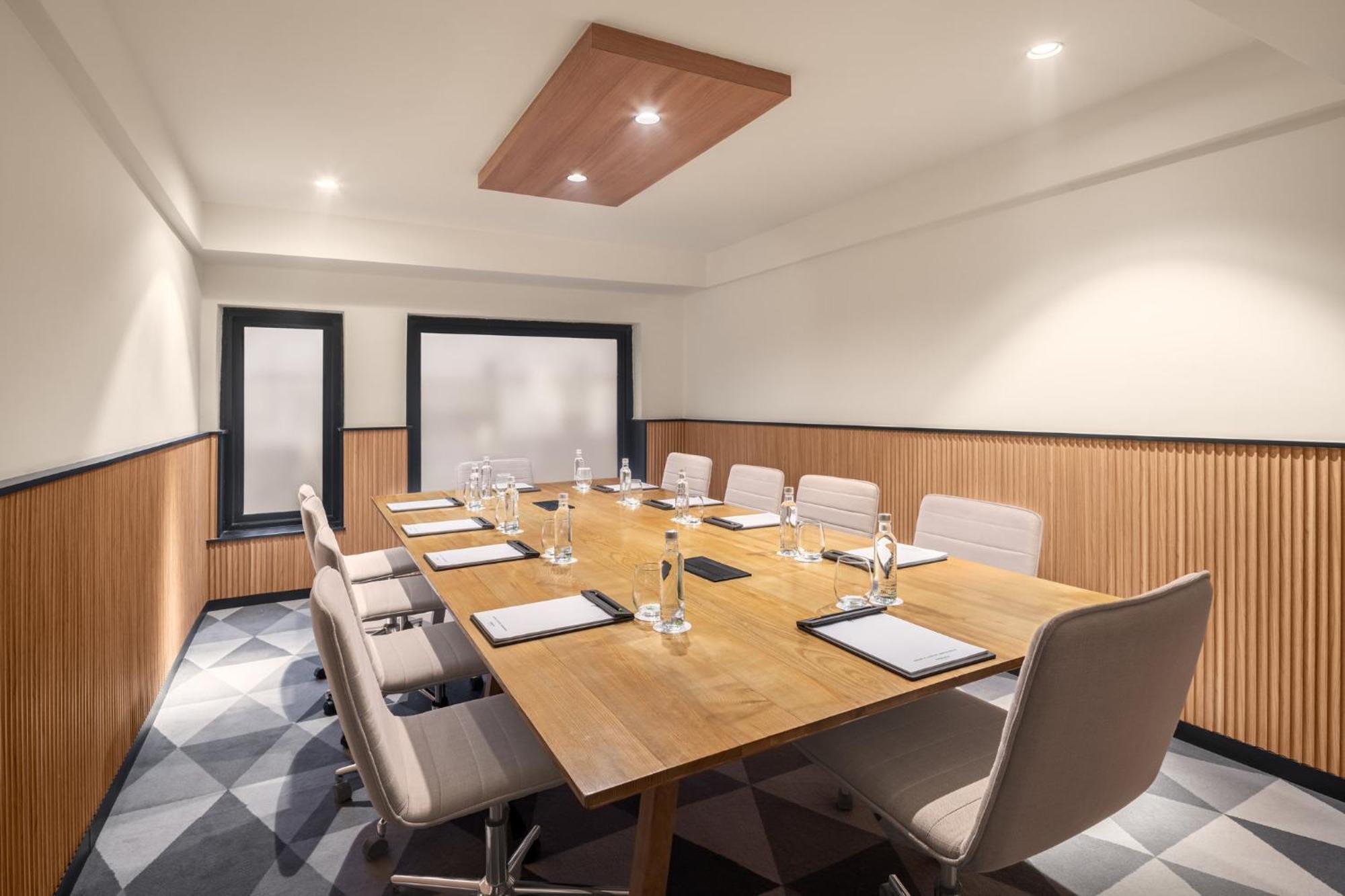 Hotel Nh8 By Ihg Gurgaon