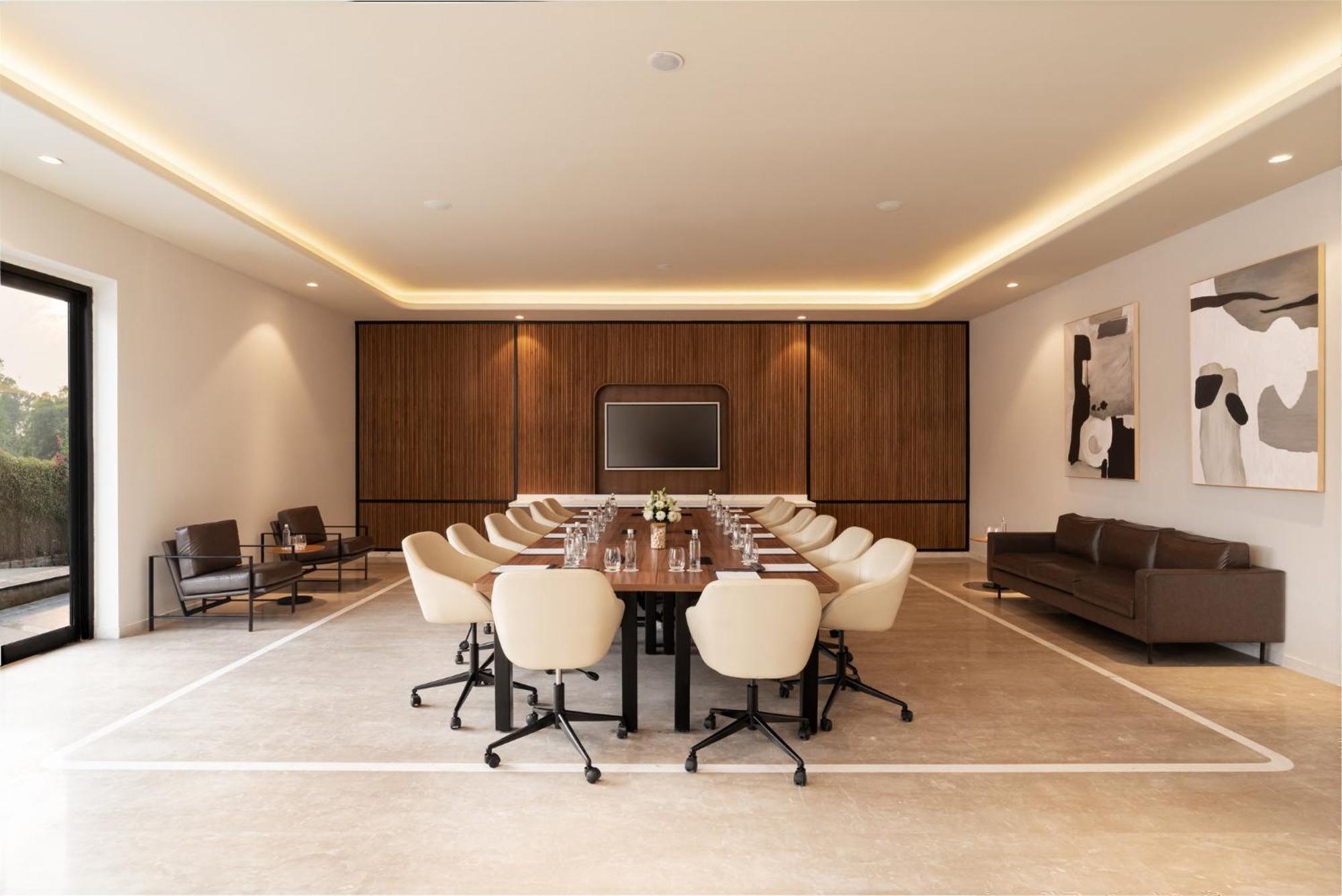 Nh8 By Ihg Hotel 4*