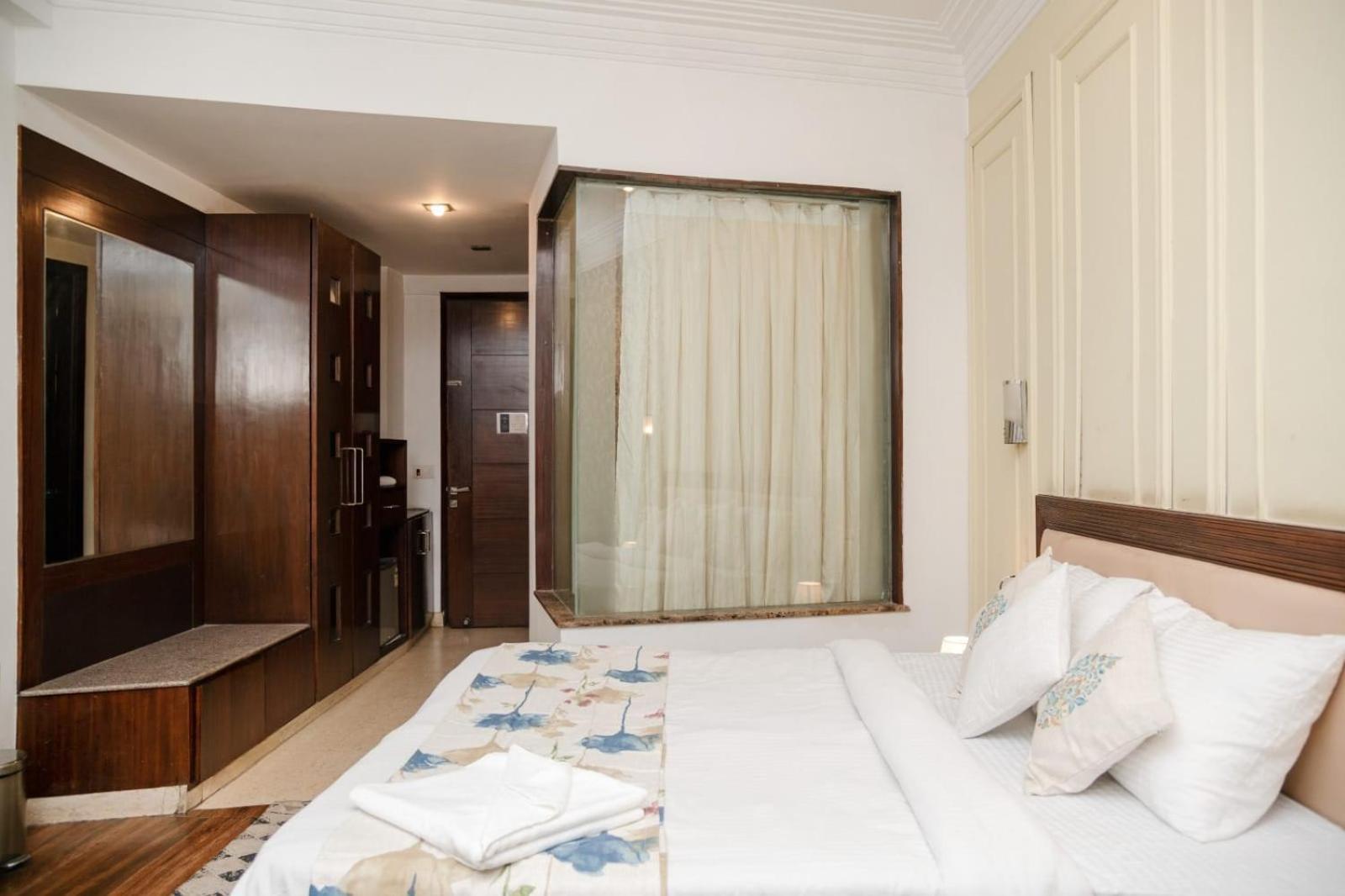 Hotel 1045 Vamsor Heights