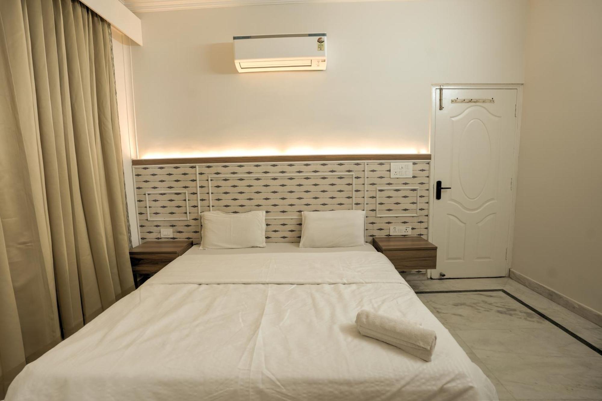 Apartment 2bhk Luxury Near Phase 1 Metro Station *