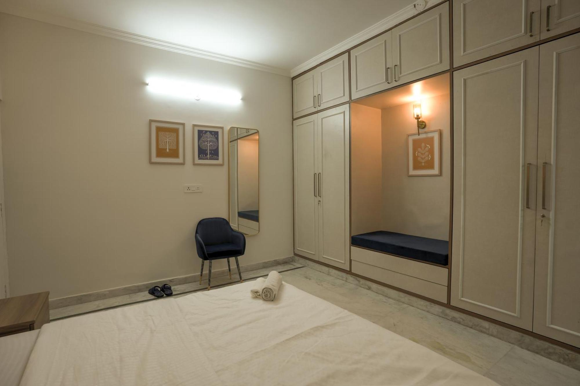 2bhk Luxury Near Phase 1 Metro Station *