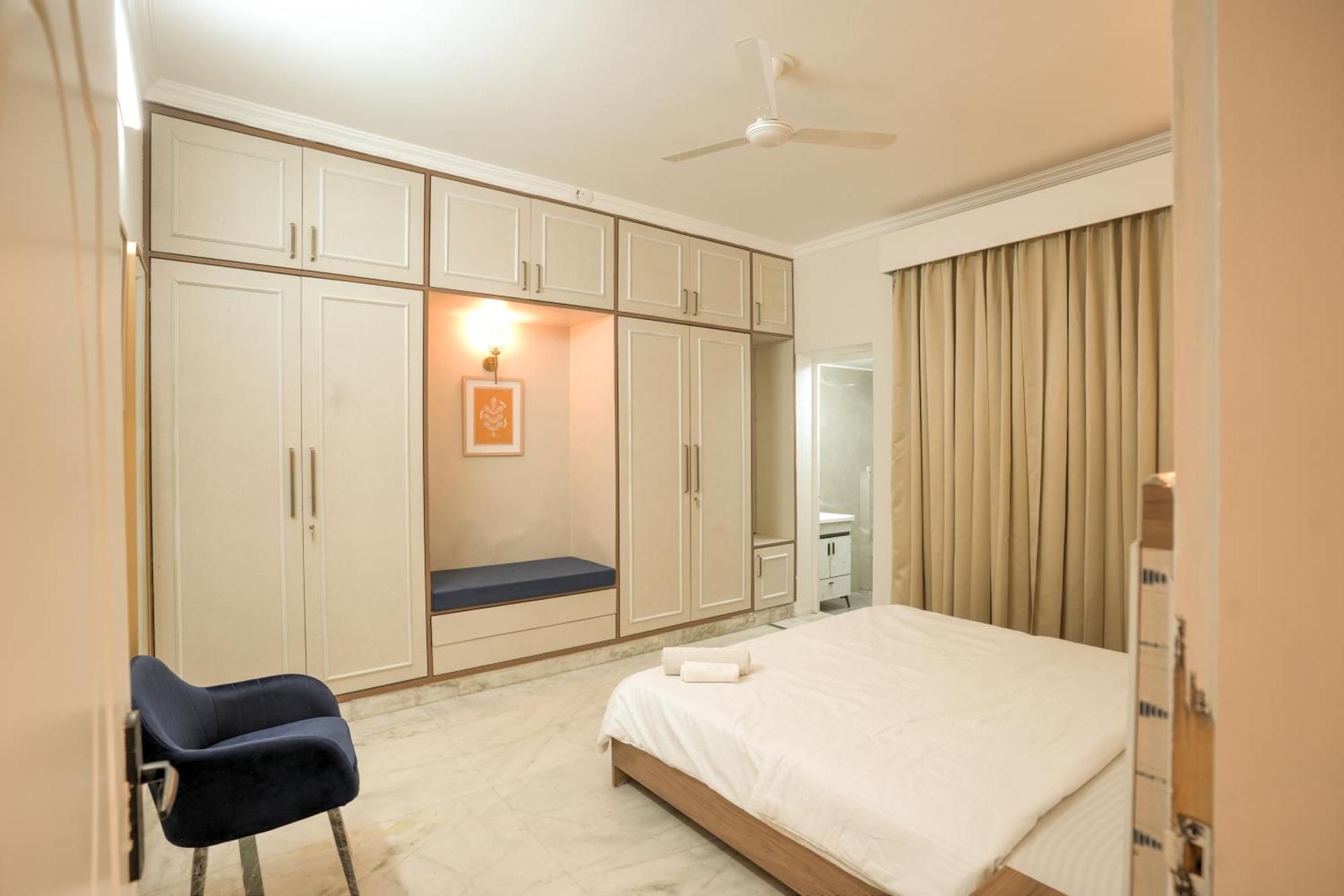 2bhk Luxury Near Phase 1 Metro Station Apartment *