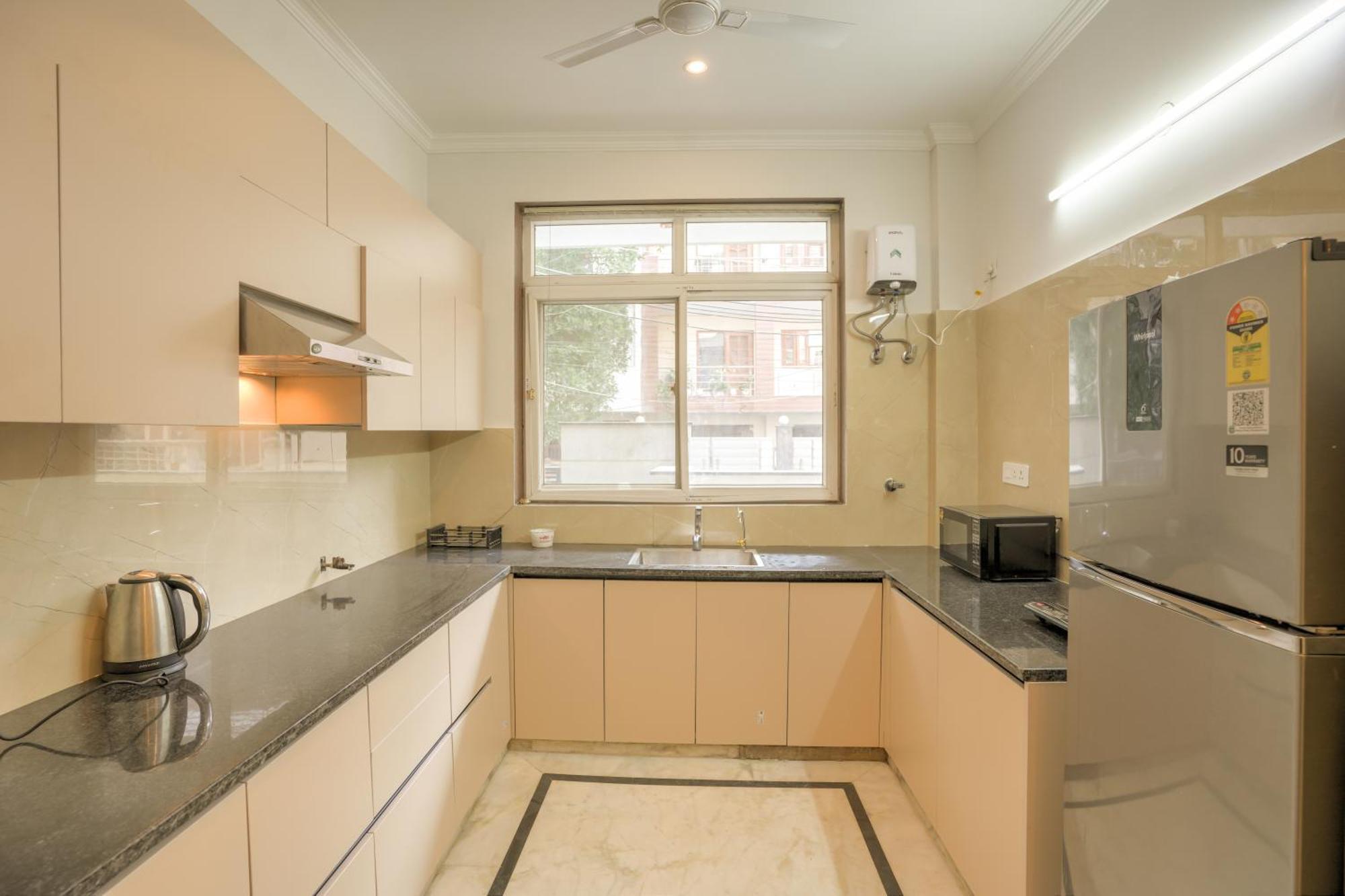 Apartment 2bhk Luxury Near Phase 1 Metro Station *