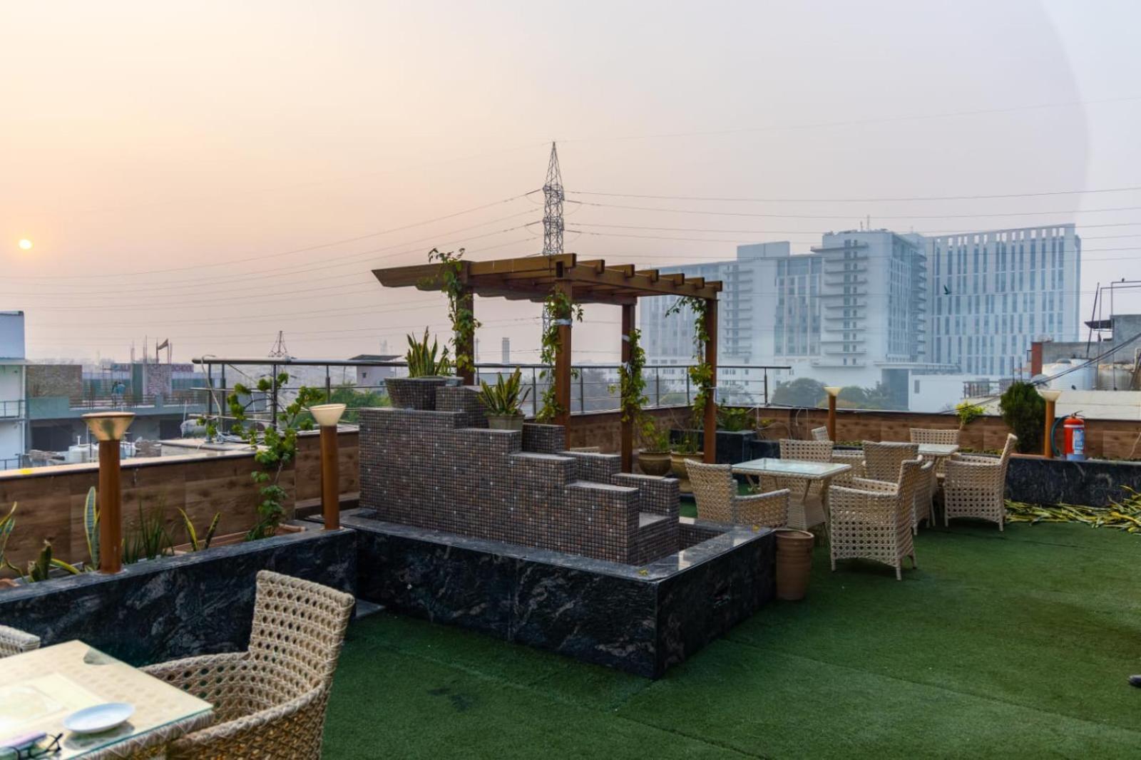 Platinum Palace Near Medanta Hospital Sector38 3* Gurgaon