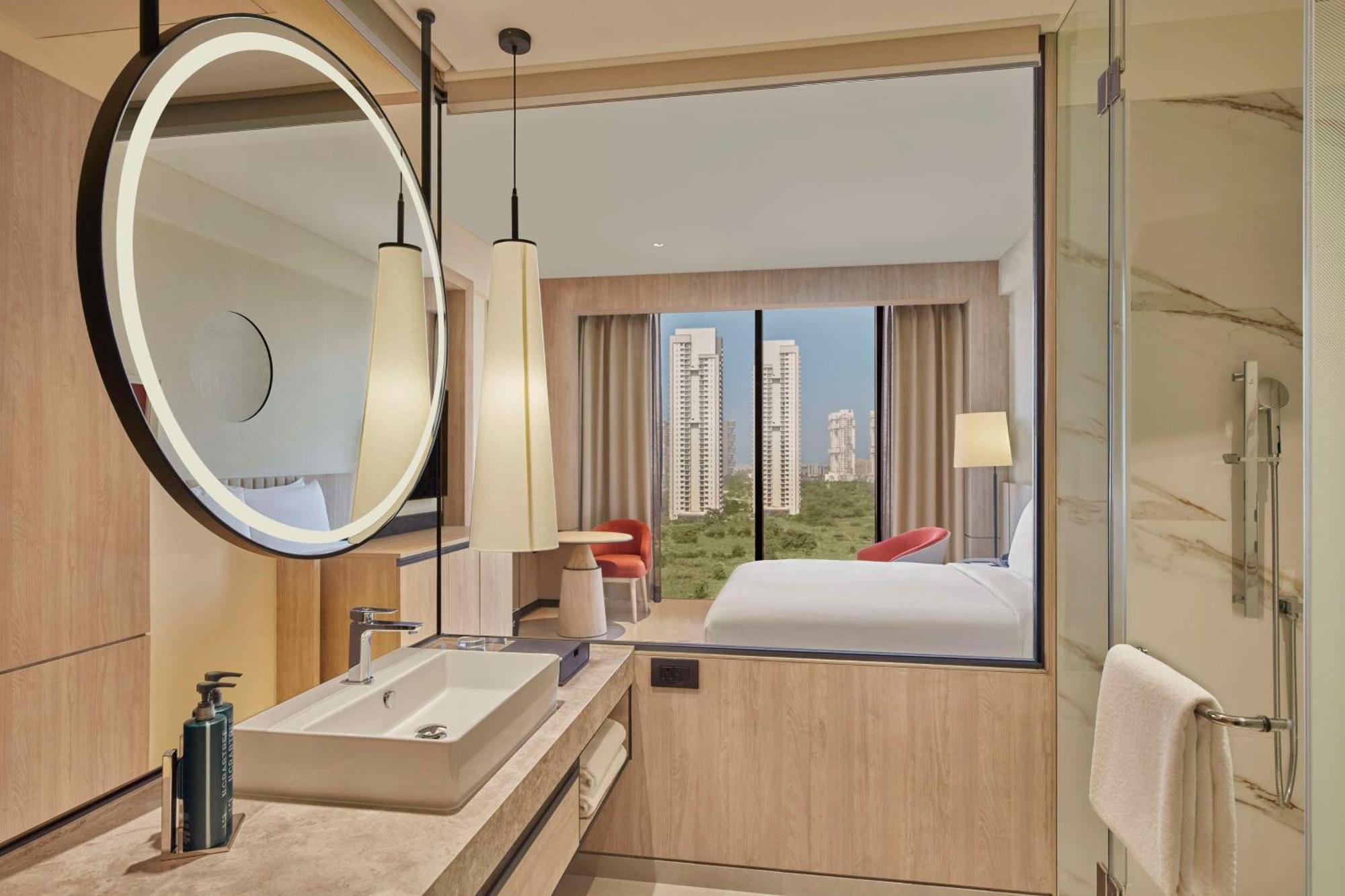 Hotel Hilton Gurugram Baani Centre