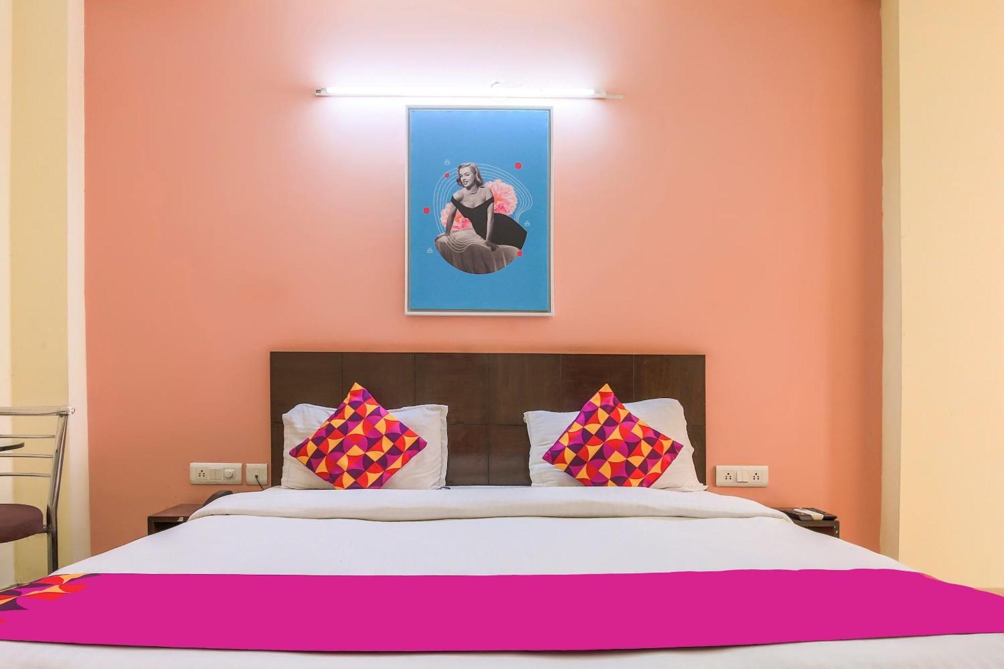 Collection O Royal Suits Hotel