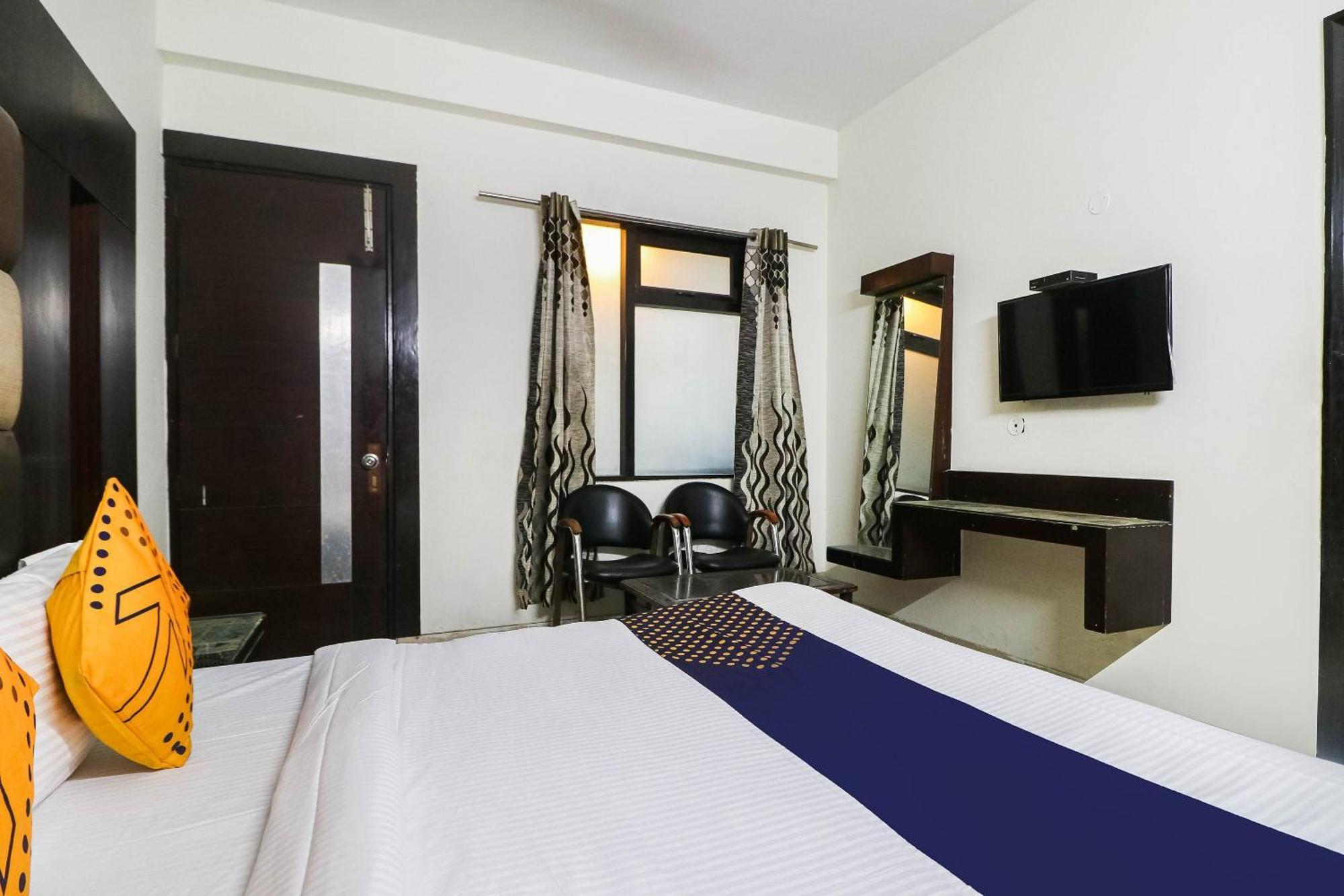 Hotel Spot On Grace Near Star Mall 2*
