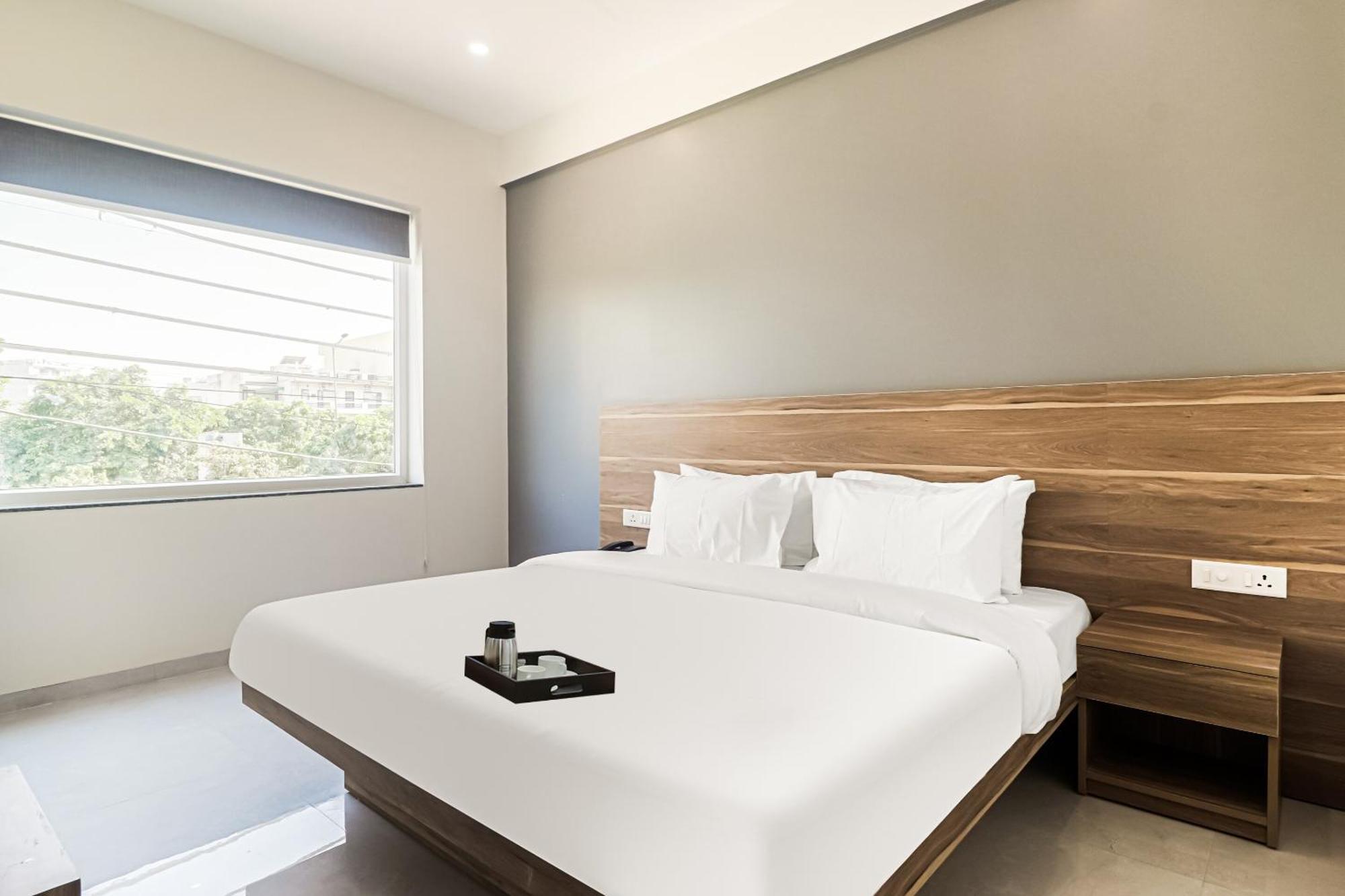 Townhouse Infinity Near Appu Ghar Hotel