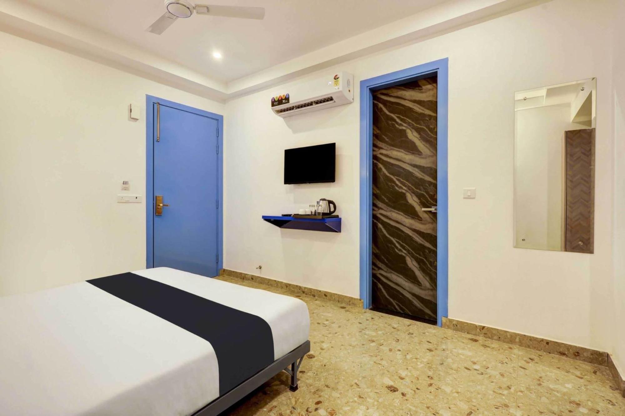 Townhouse Oak Elite Golf Hotel Gurgaon
