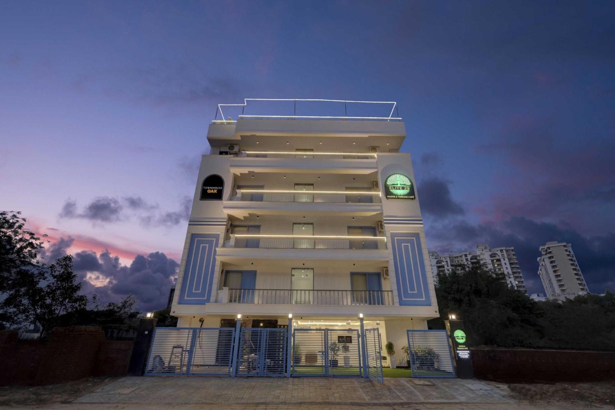 Townhouse Oak Elite Golf Gurgaon