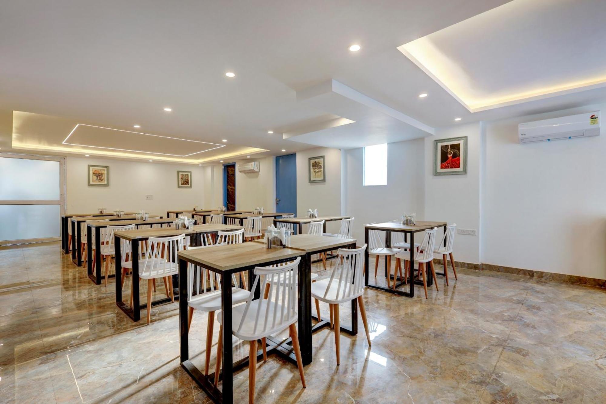 Townhouse Oak Elite Golf Hotel