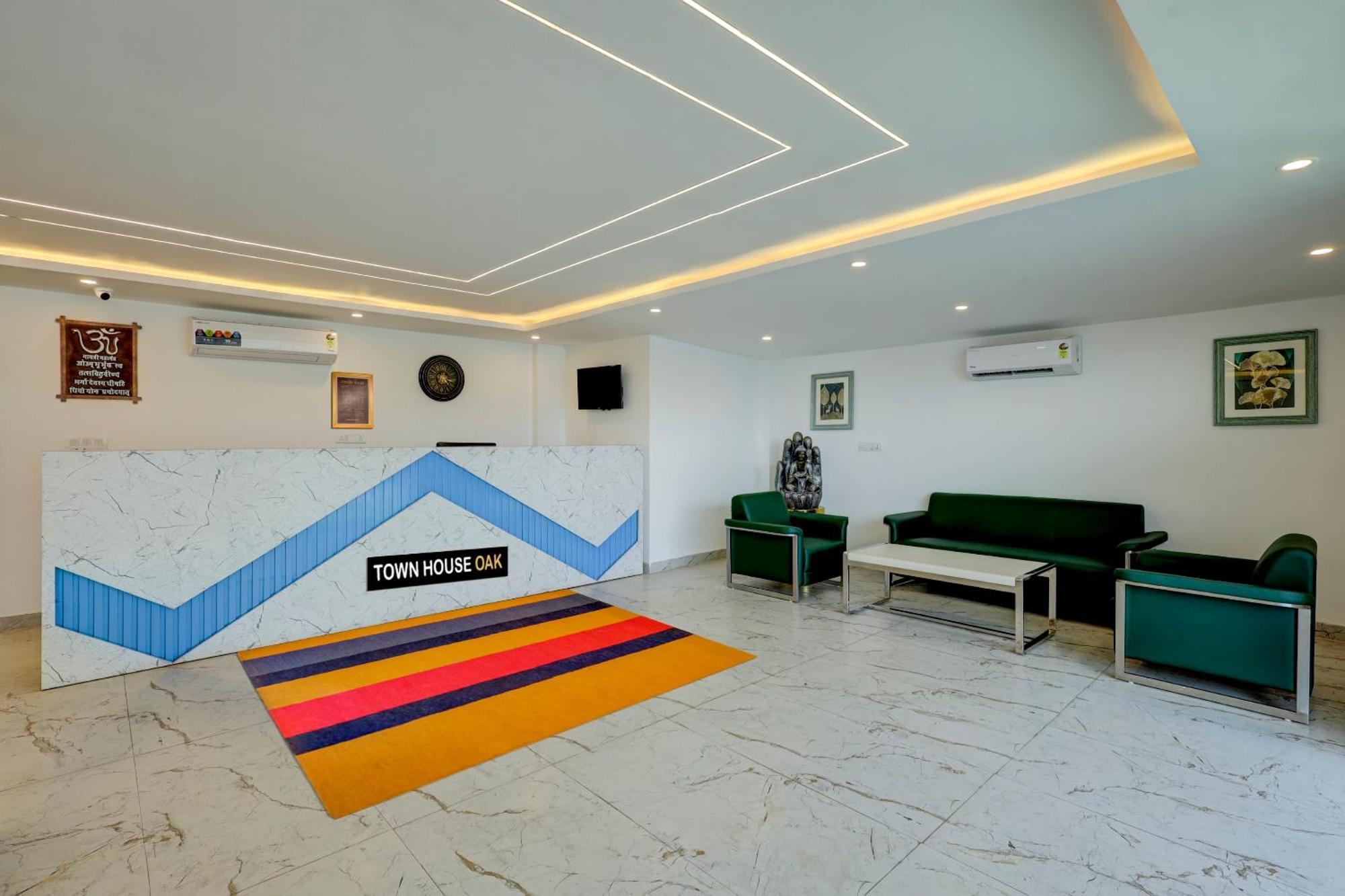 Townhouse Oak Elite Golf Hotel Gurgaon