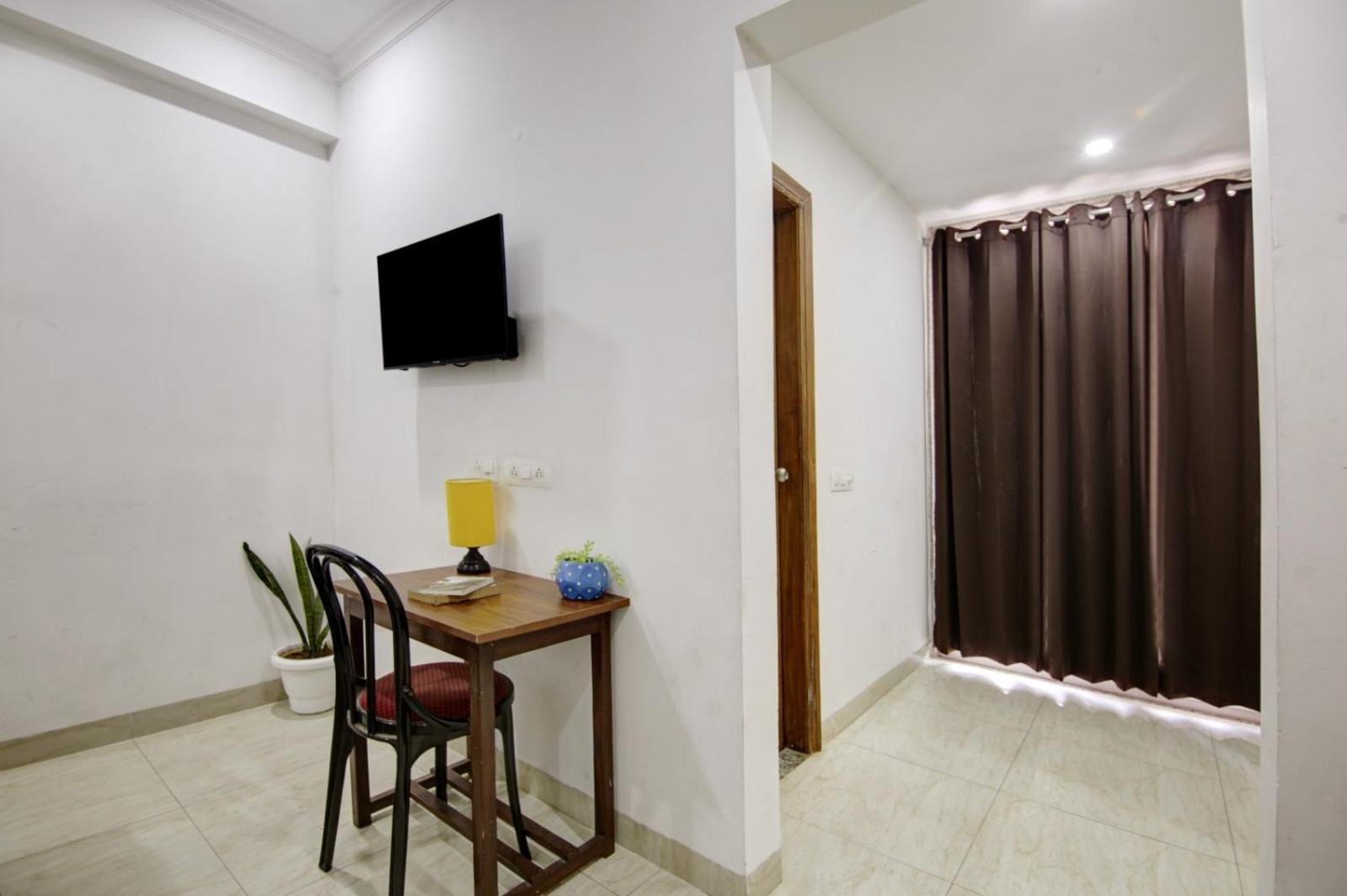 Hotel Vibe Blu -gurgaon 3*