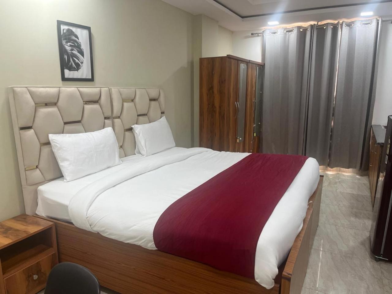 Qcent Premier Hotel