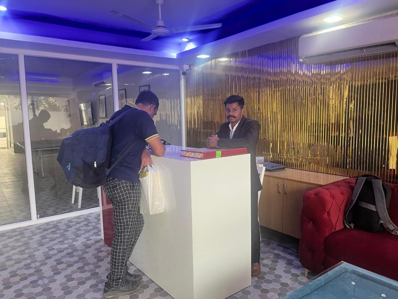 Hotel Qcent Premier Gurgaon