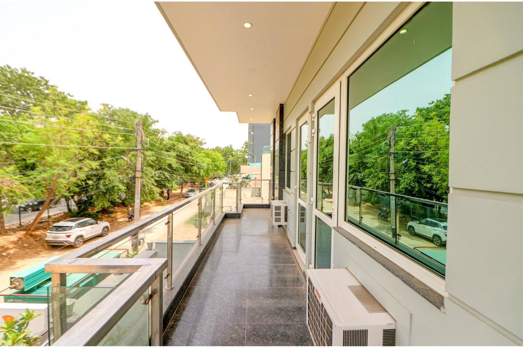 Hotel The Aroma Residency 47 Near Ikea Gmp & Medanta The Medicity, Gurugram