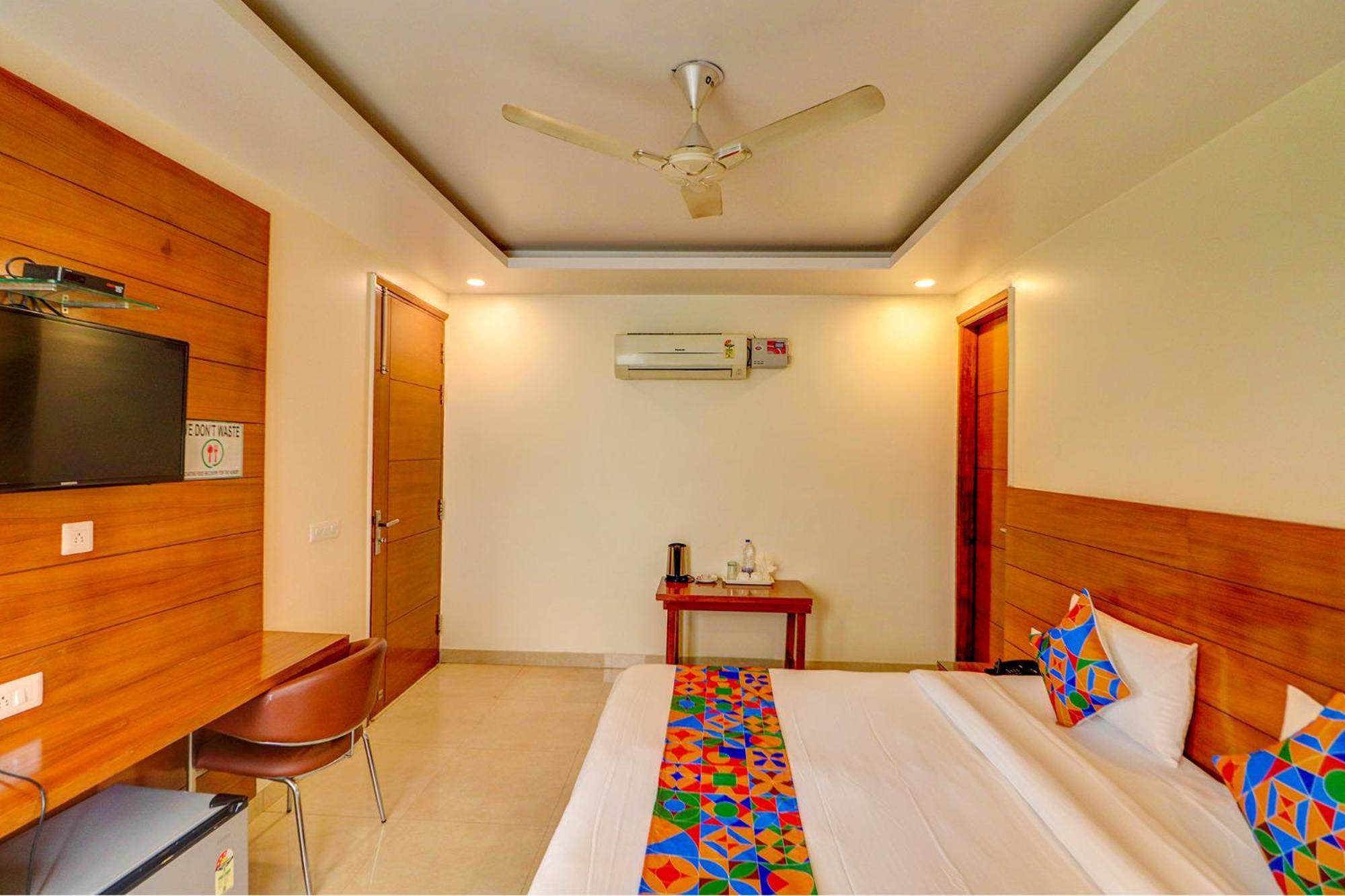 Hotel The Aroma Residency 47 Near Ikea Gmp & Medanta The Medicity, Gurugram Gurgaon