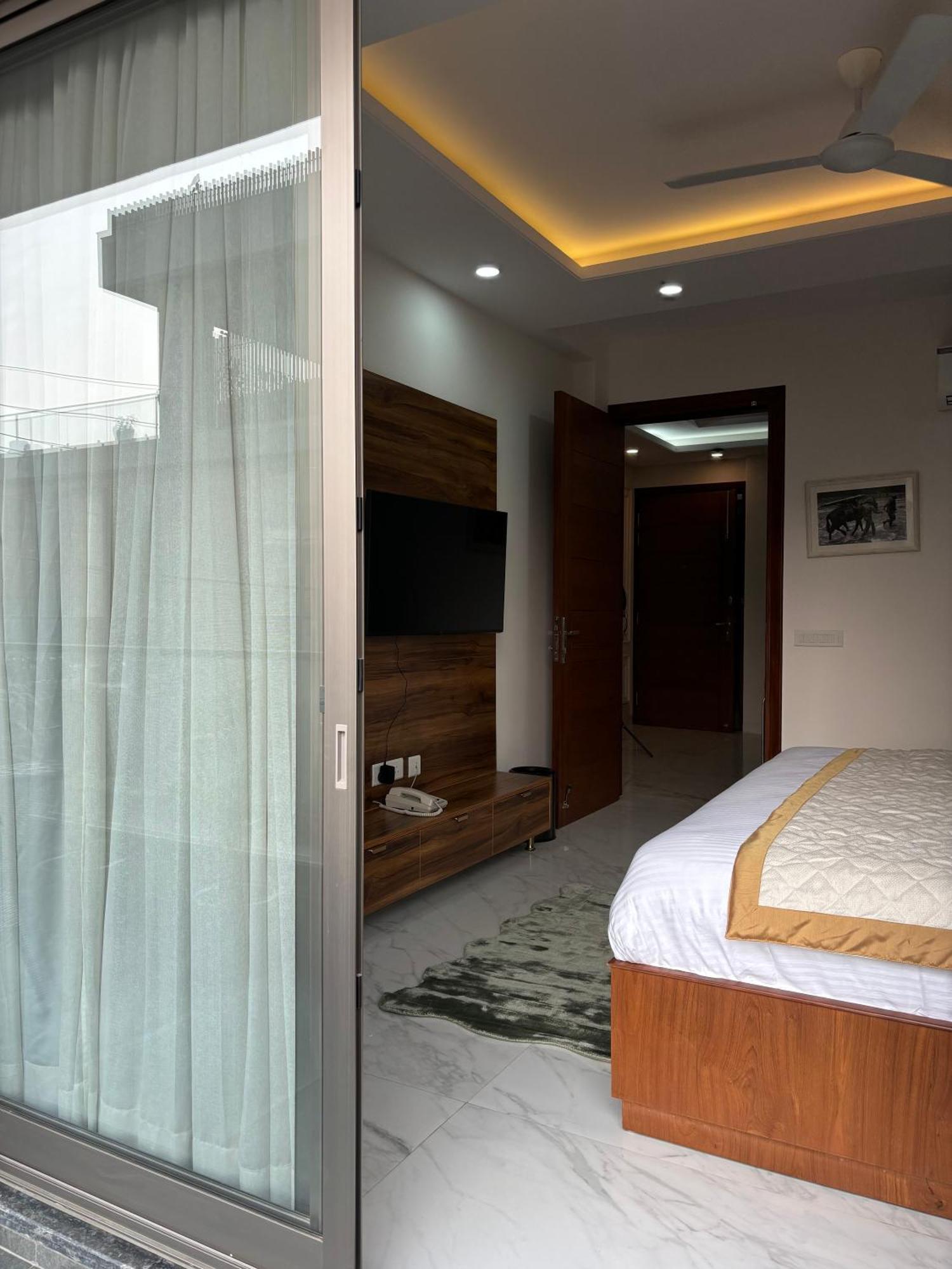 Escape And Serviced Hotel