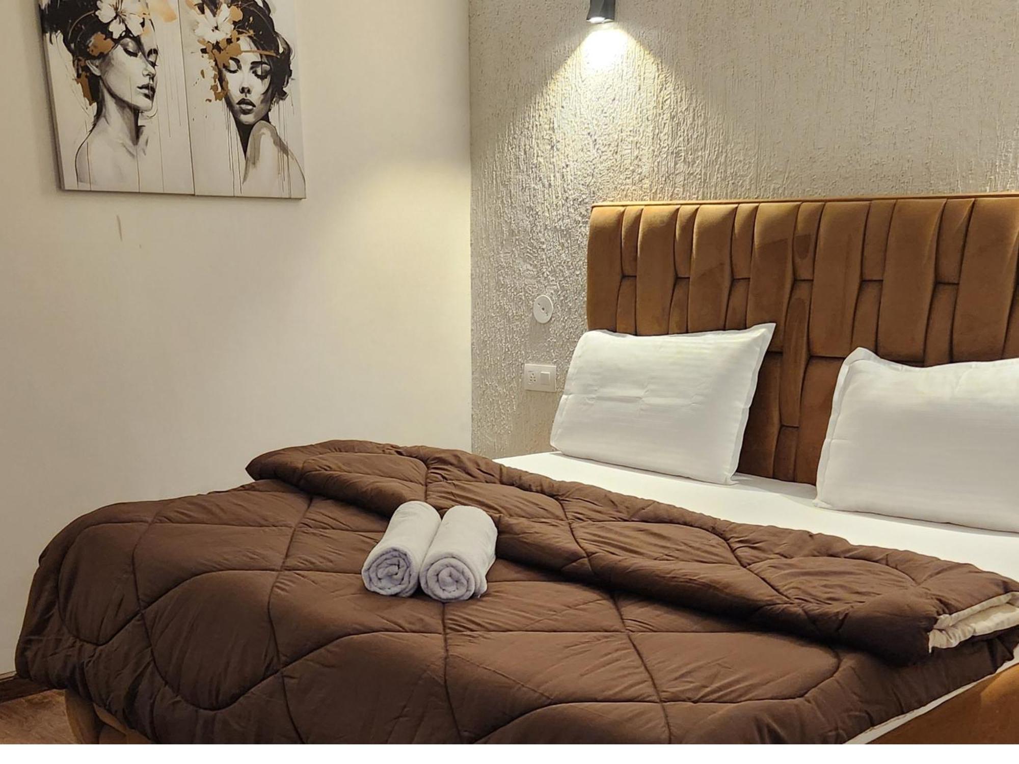 Premier - Golf Course Road ,gurgaon Hotel