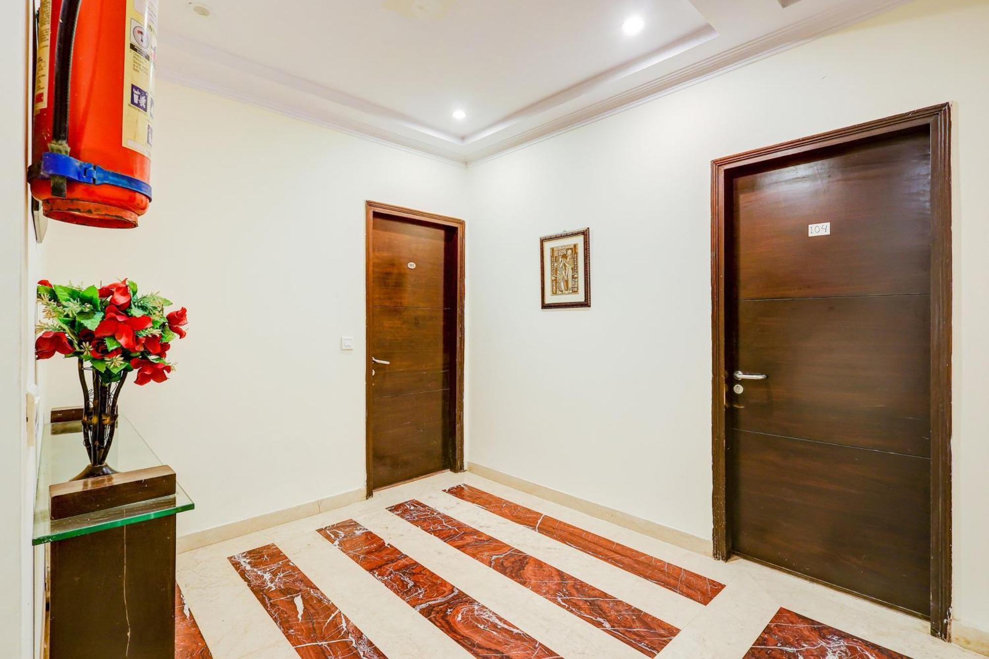 Hotel Super Townhouse Oak Sector 25