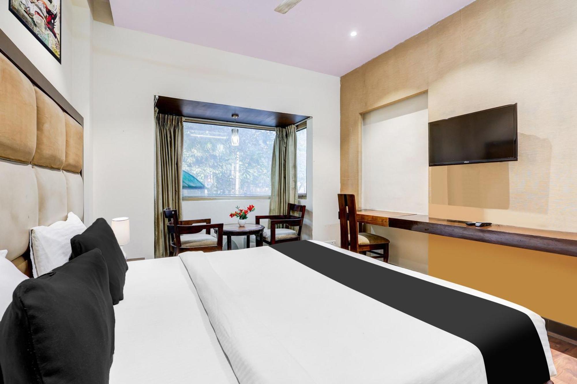 Super Townhouse Oak Sector 25 3* Gurgaon