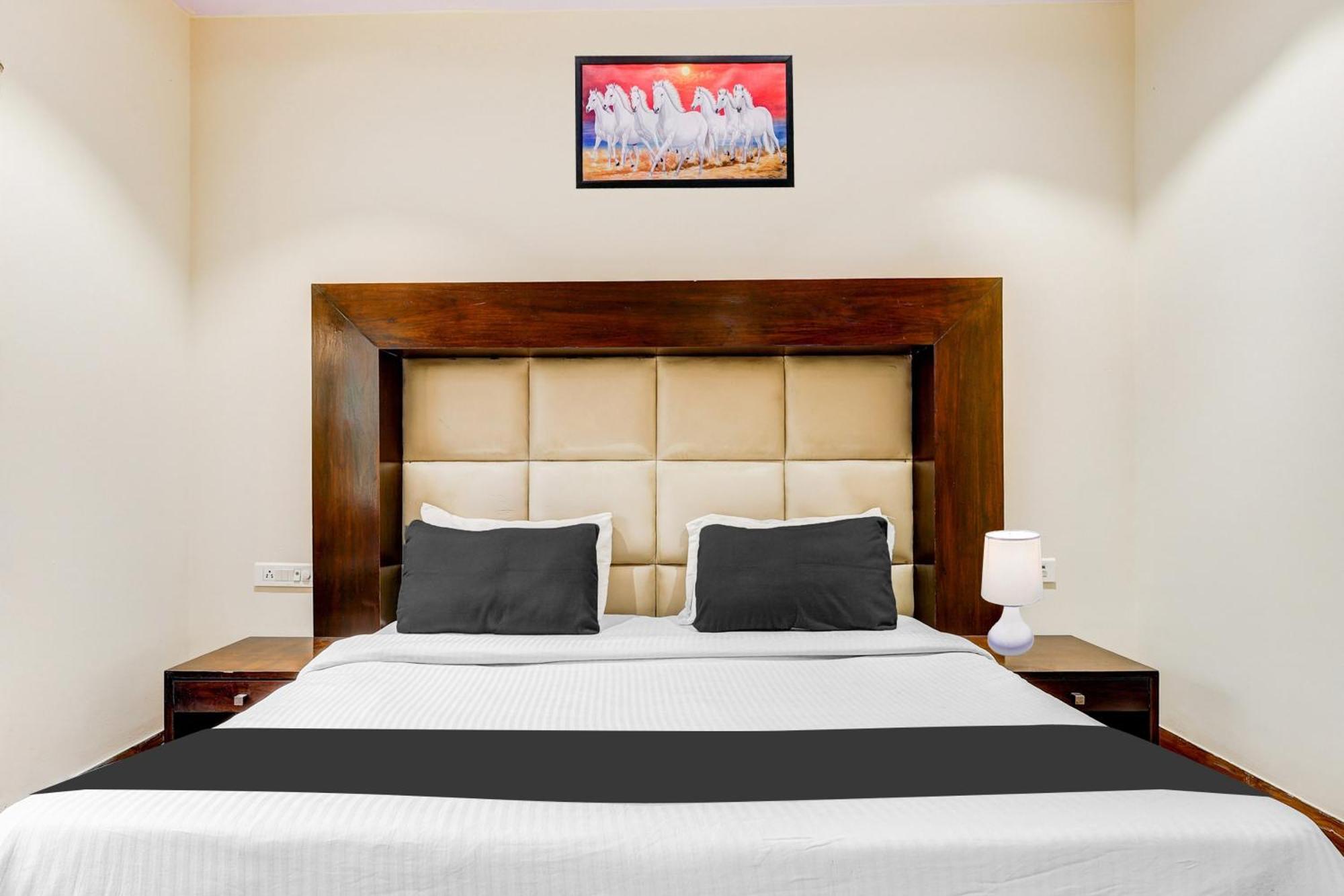 Super Townhouse Oak Sector 25 Gurgaon