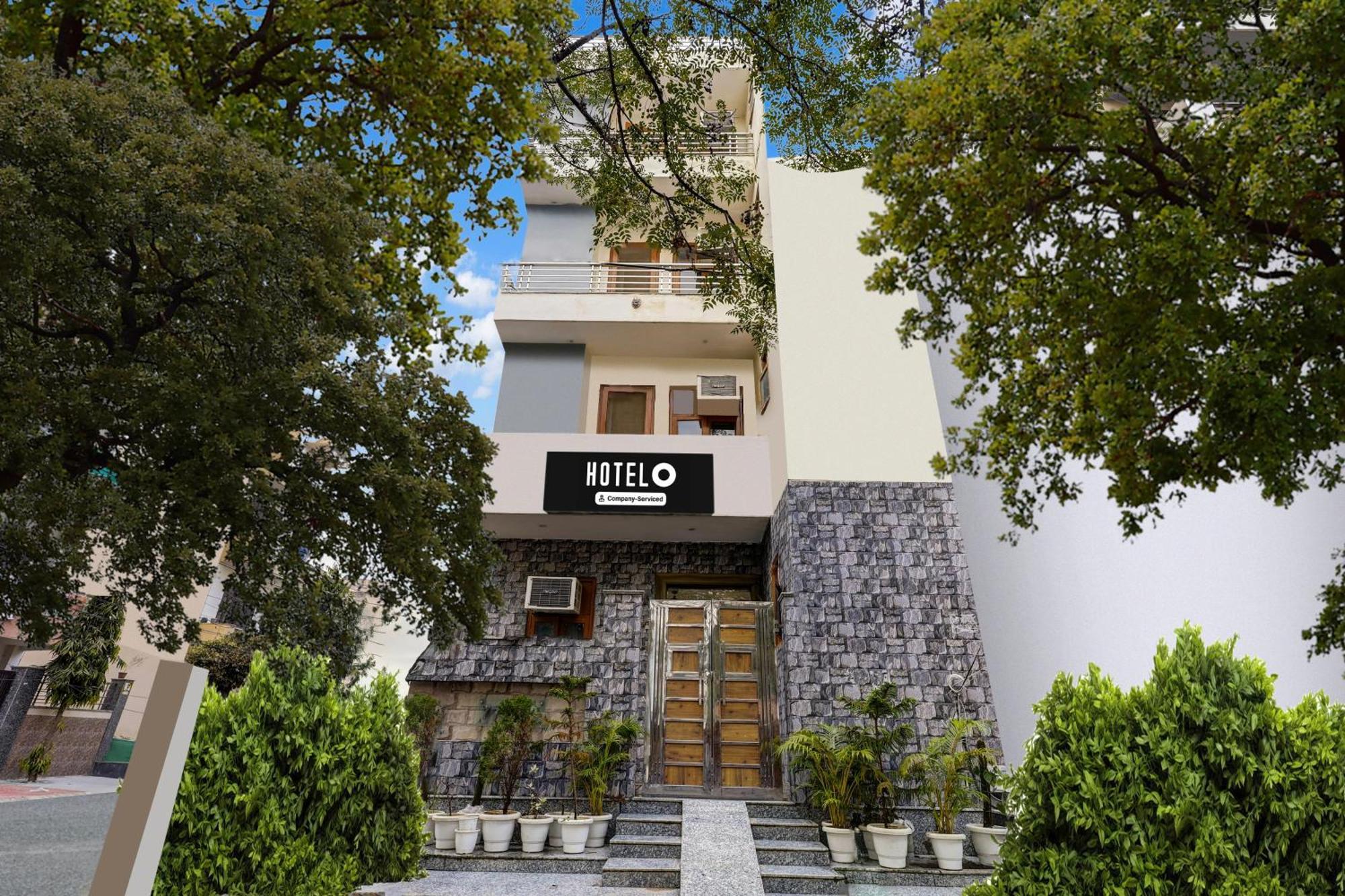 Super O Sector 52 Hotel