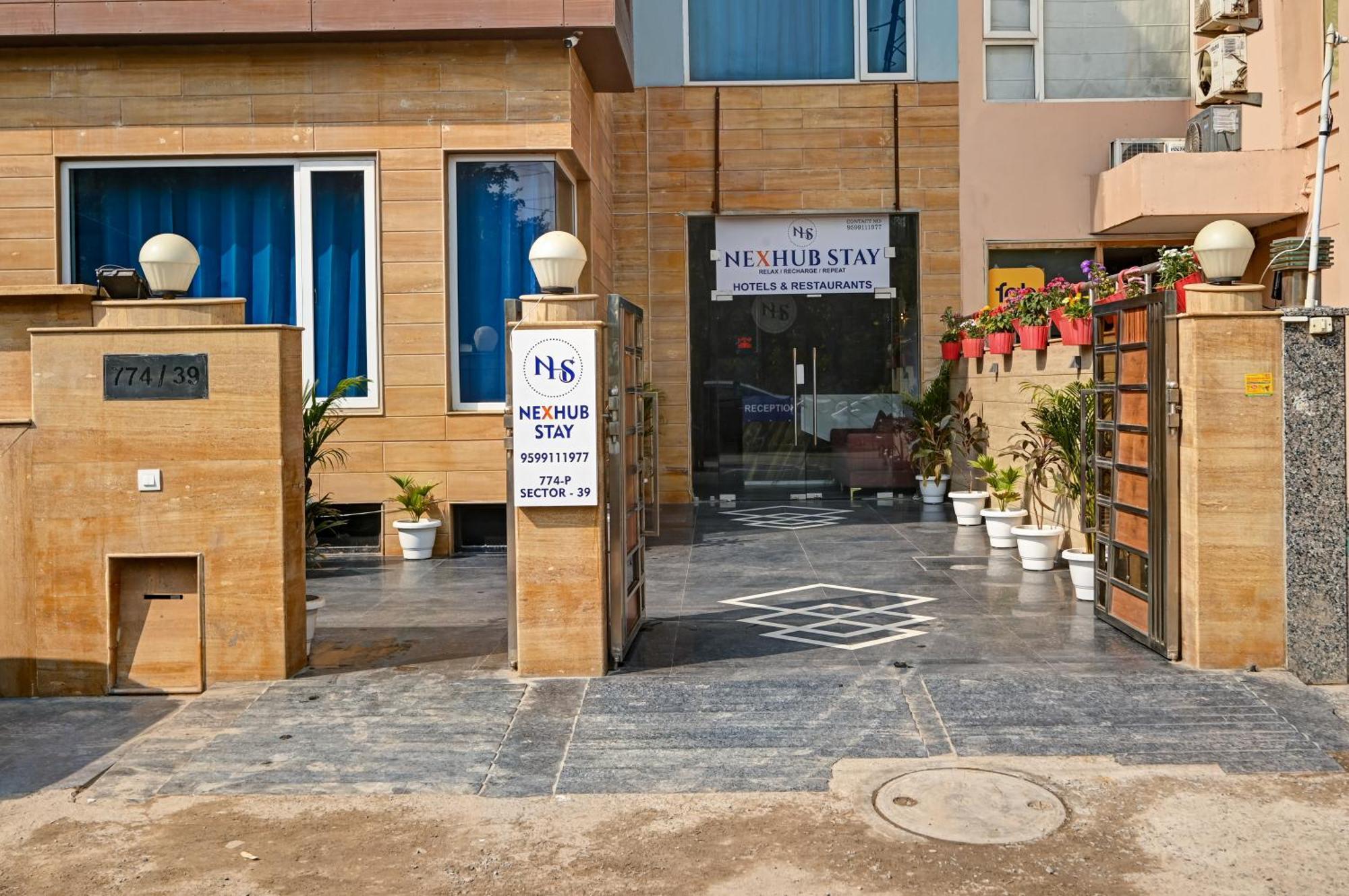 Nexhub - Unitech Cyber Park Hotel 3*