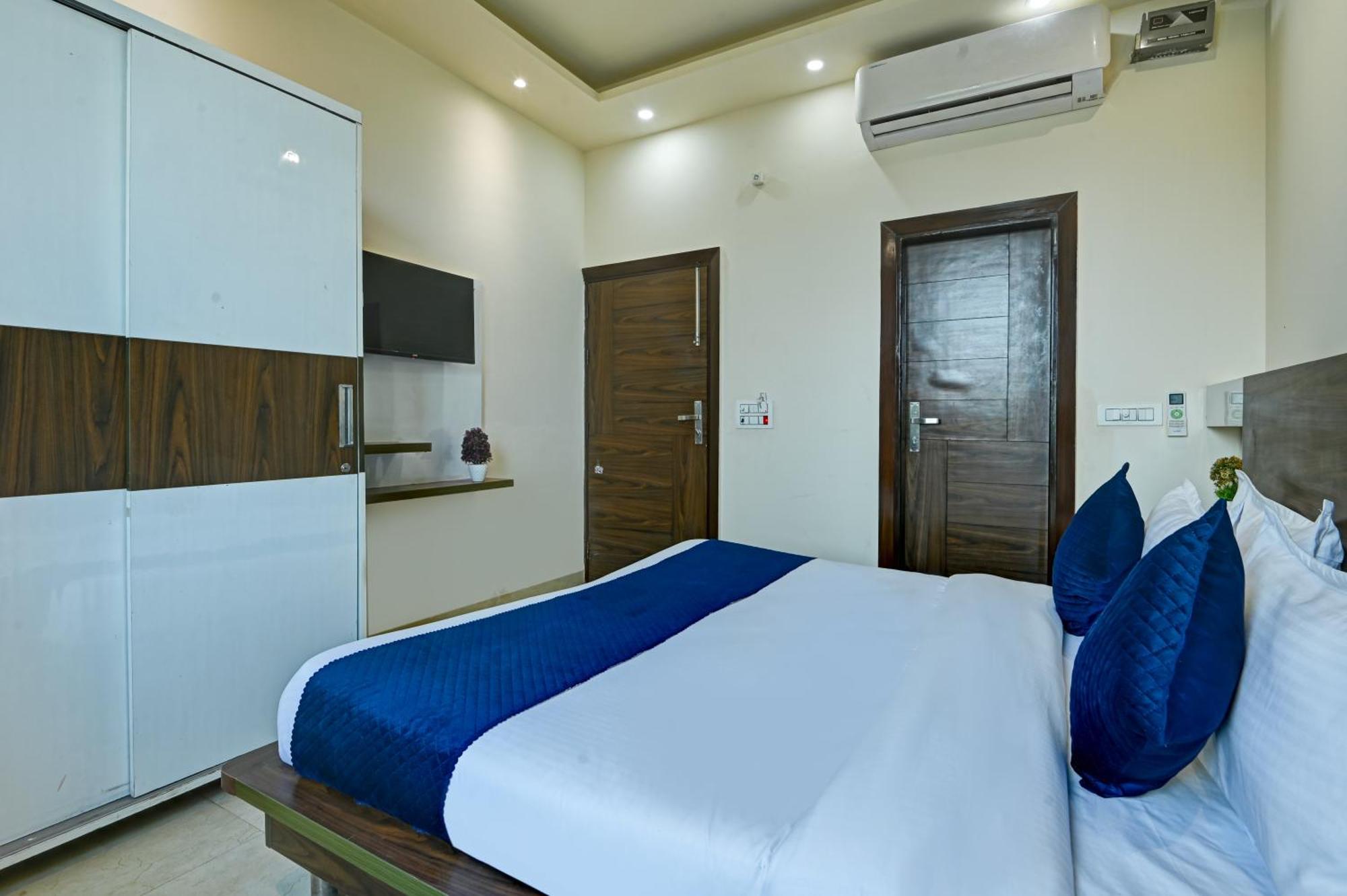 Hotel Nexhub - Unitech Cyber Park 3*