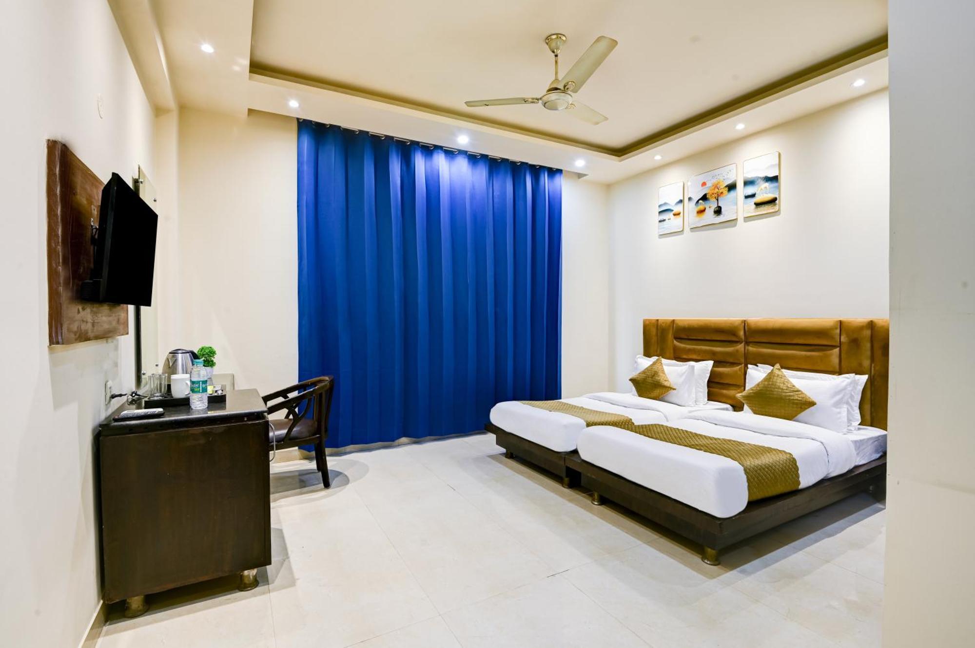 Nexhub - Unitech Cyber Park 3*
