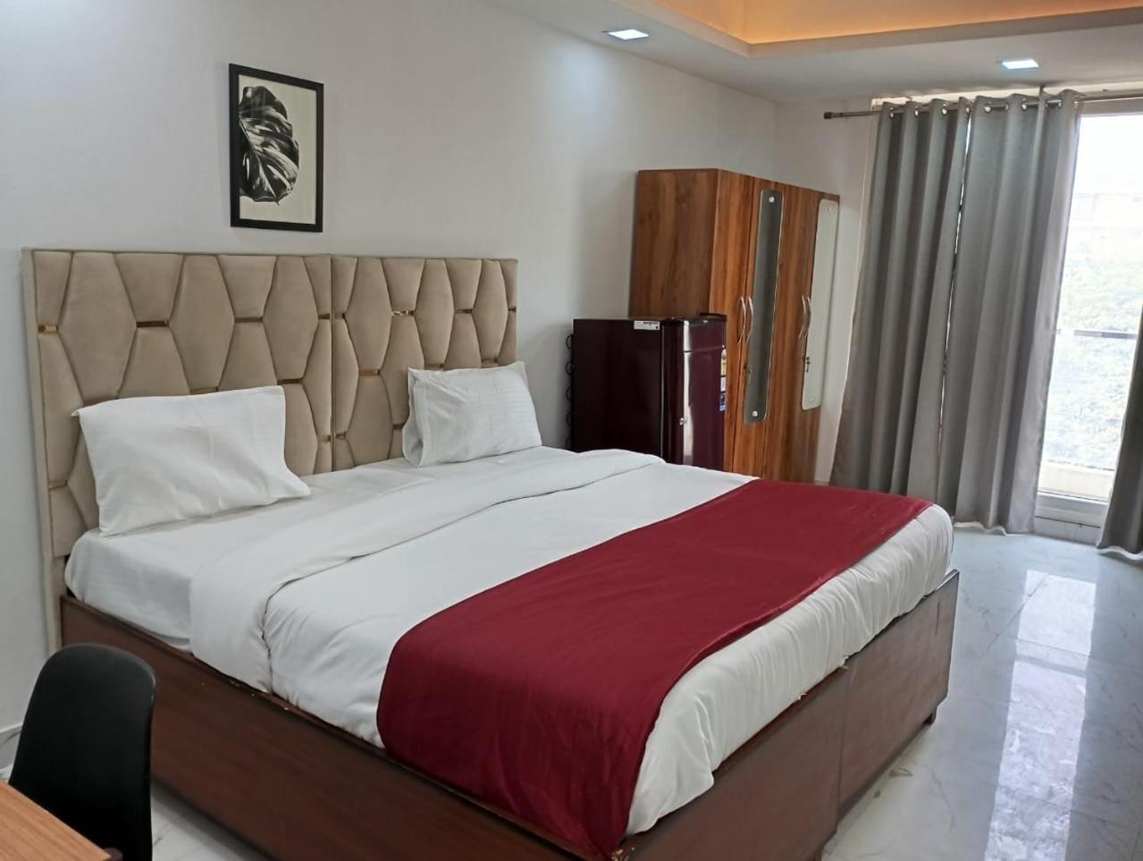 Qcent Premier Hotel 4*