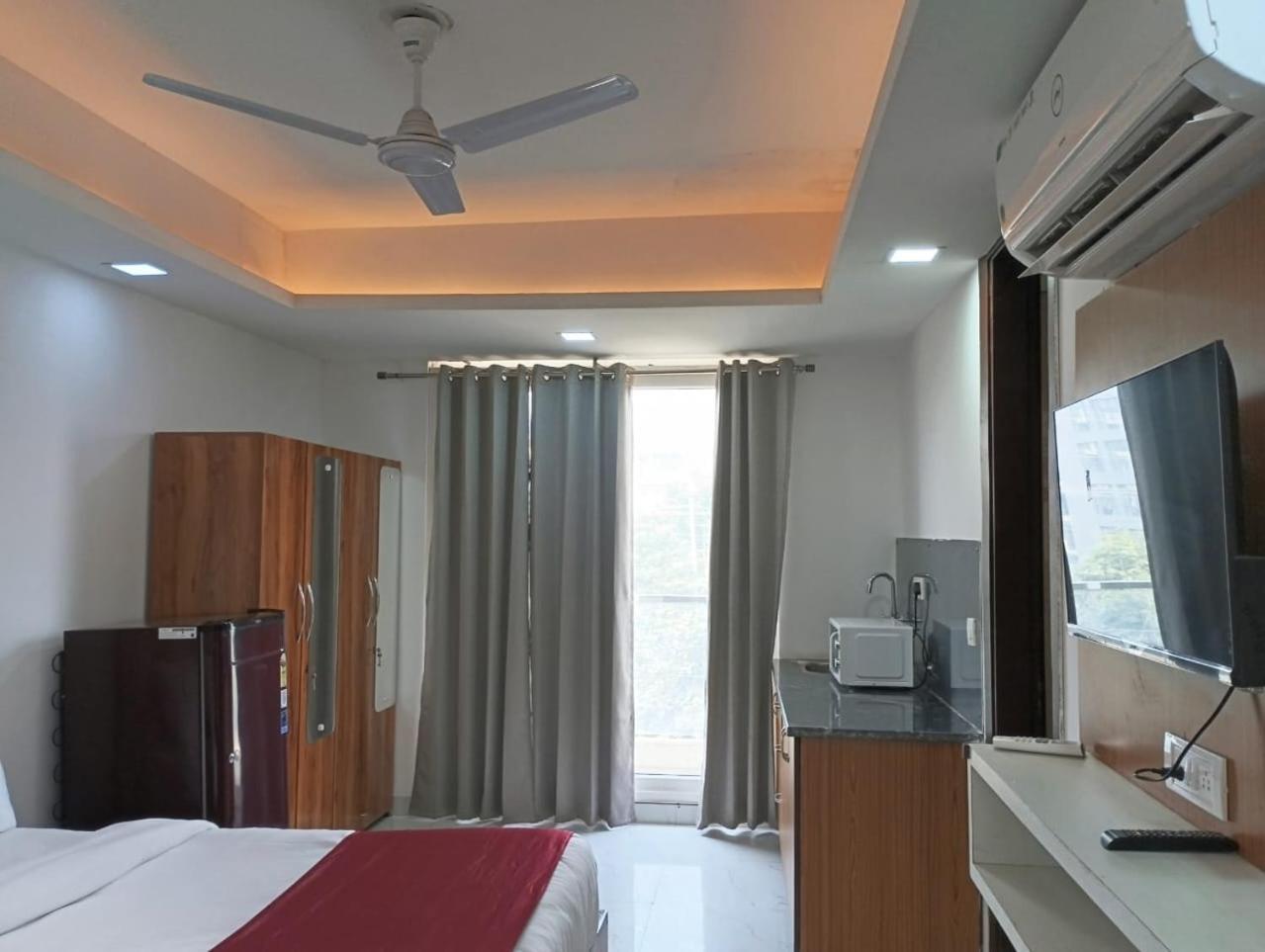 Qcent Premier Hotel 4*
