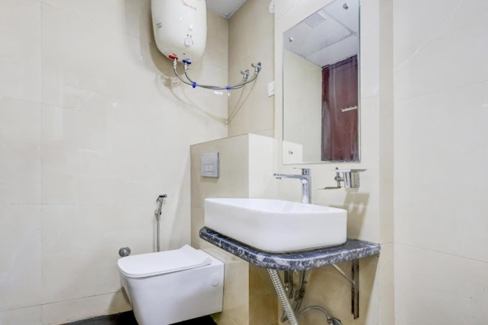 Qcent Premier Hotel