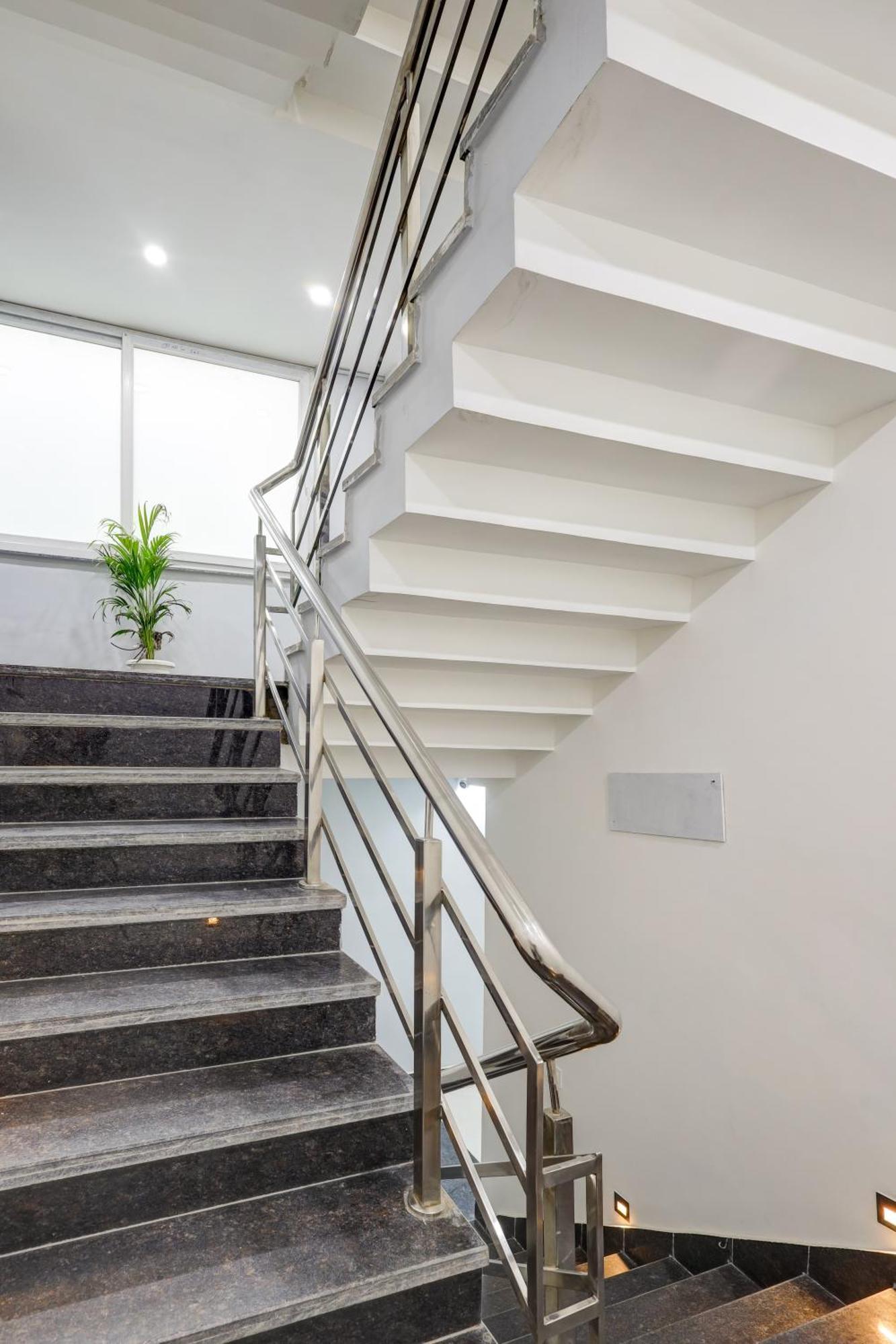 1bhk Opp Marriott - Huda Centre Gurgaon
