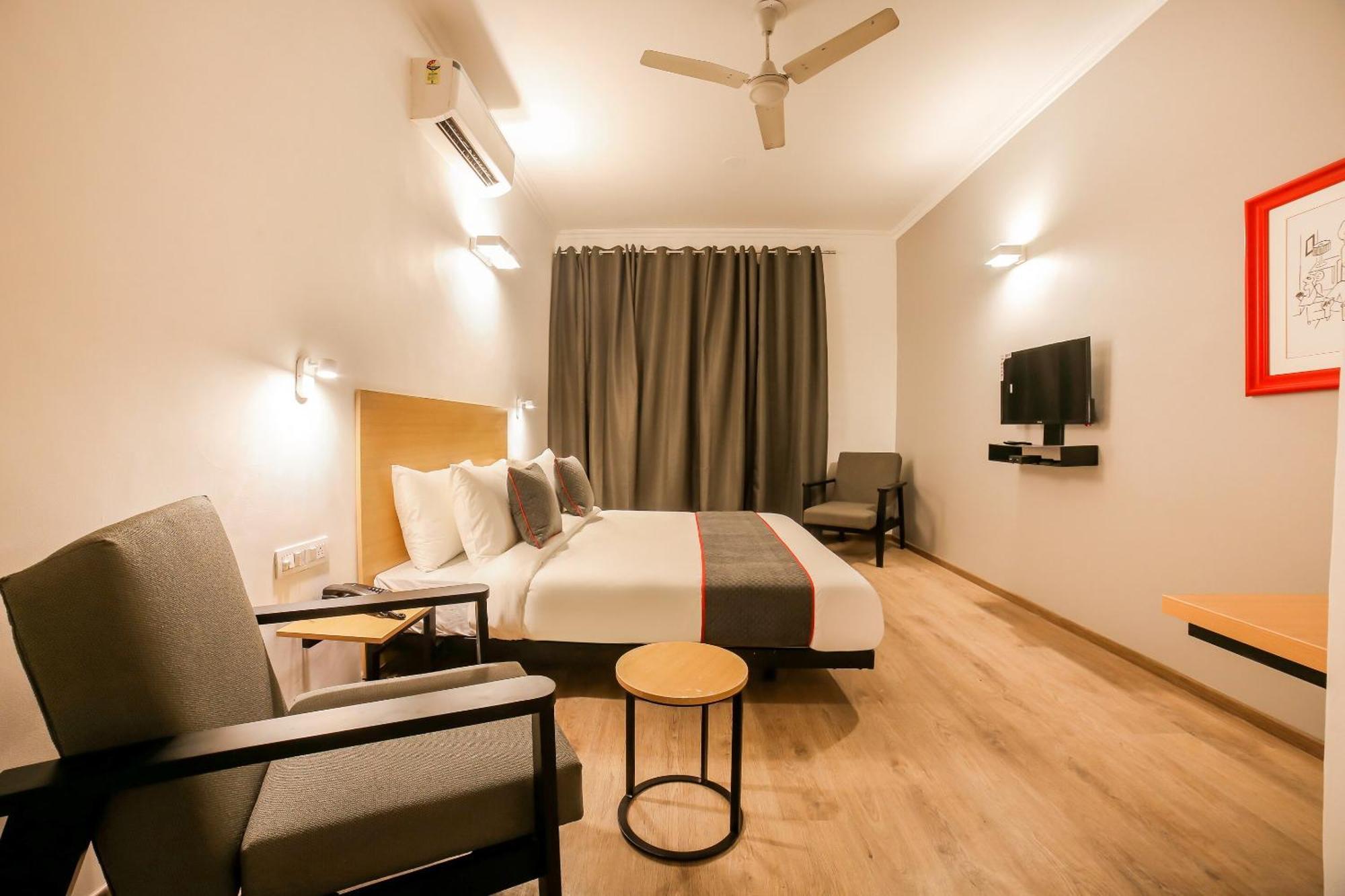 Townhouse 330 Dlf Phase-2 Near Leisure Valley Park Hotel 4*