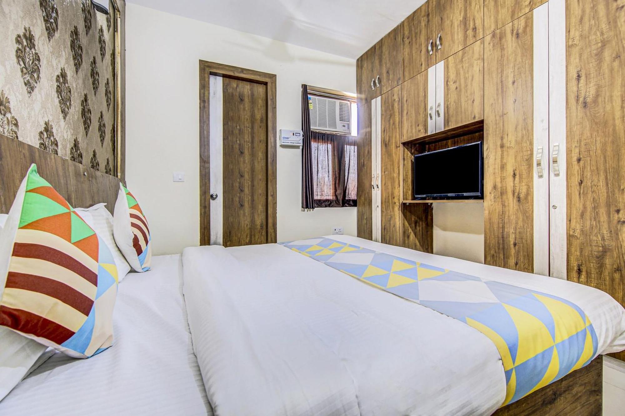 Hotel Collection O Near Prem Mandir Gurgaon