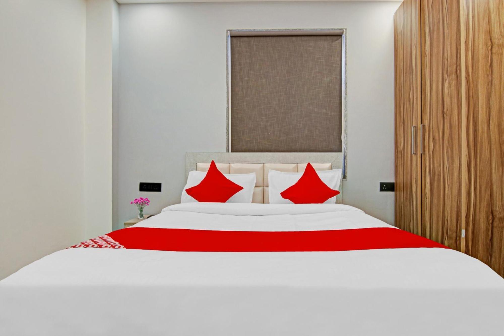 Hotel O The Royal 4*