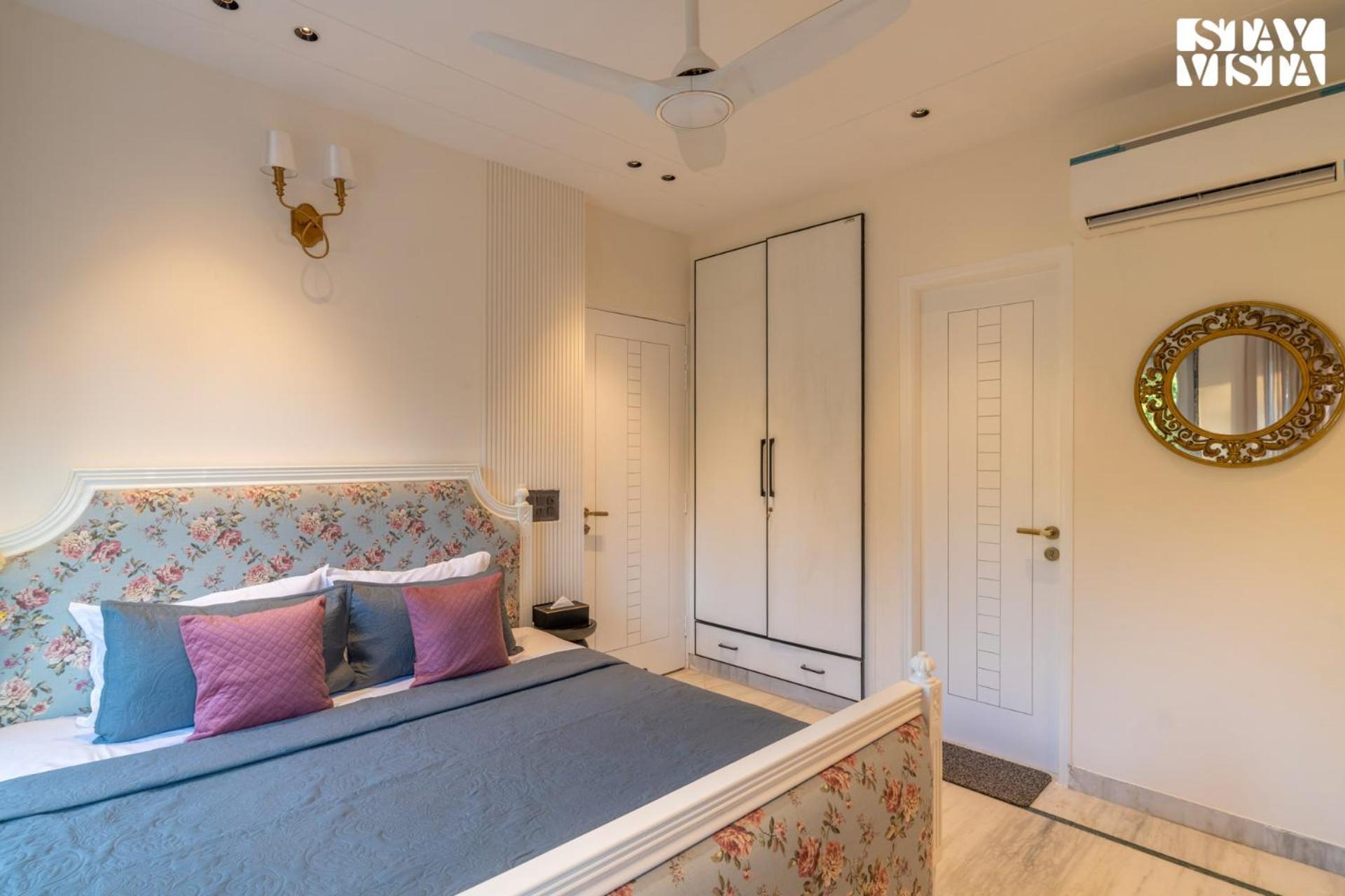 Villa Stayvista At Barton Estate With Outdoor Pool - Manesar