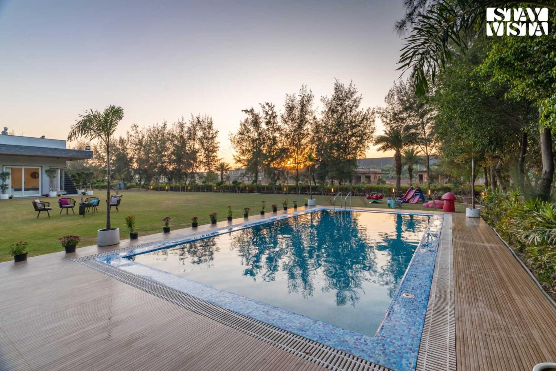 Stayvista At Barton Estate With Outdoor Pool - Manesar Villa Gurgaon